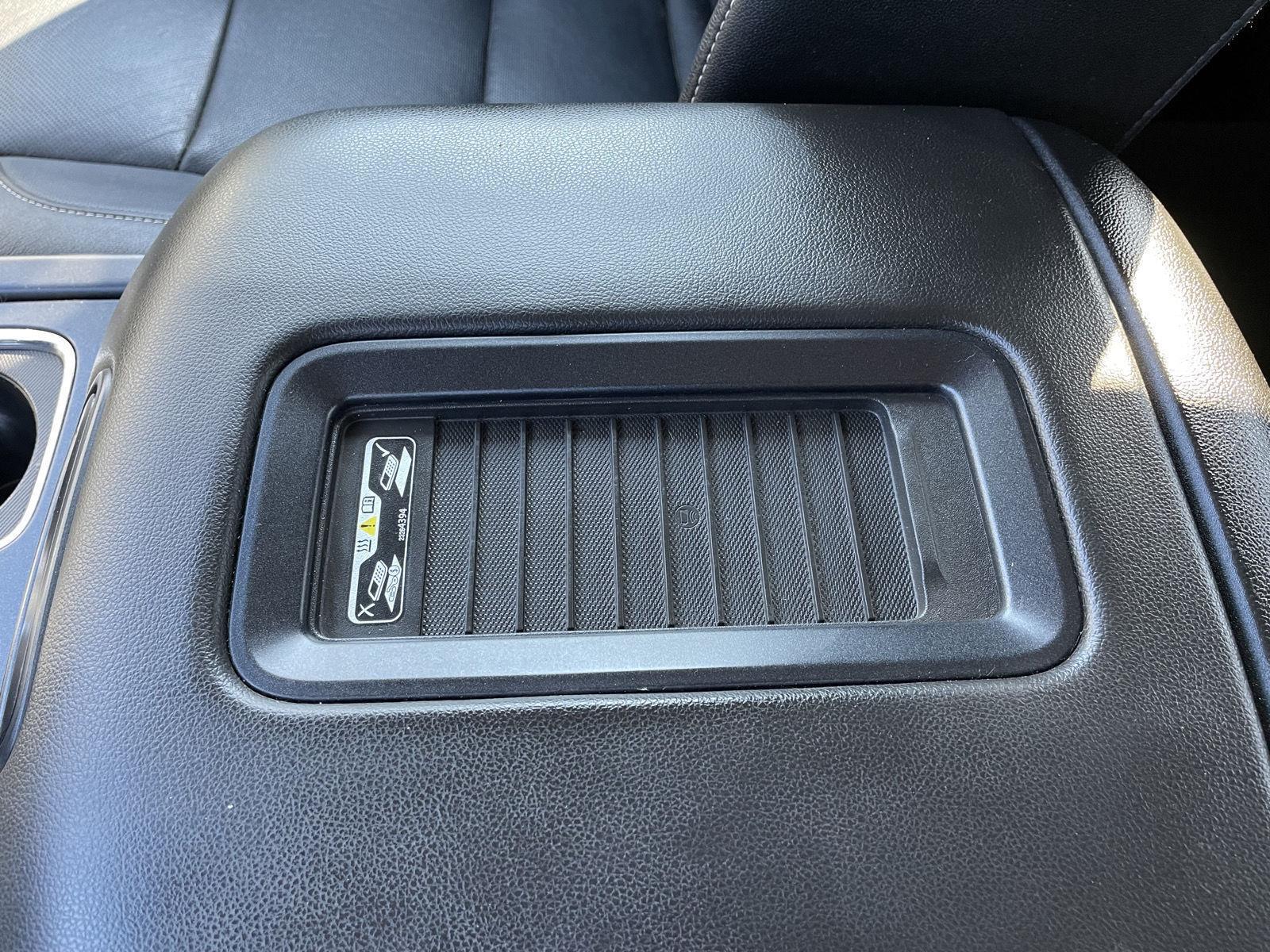 Vehicle photo 30
