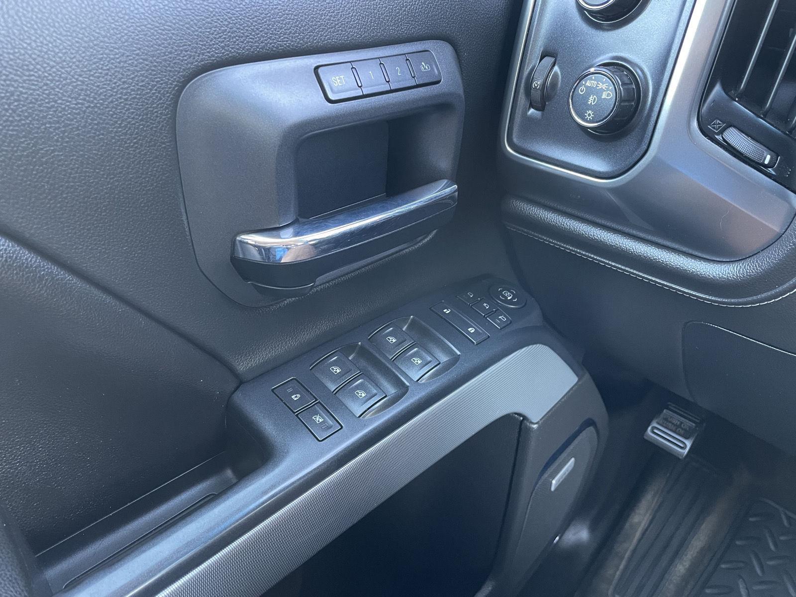 Vehicle photo 31