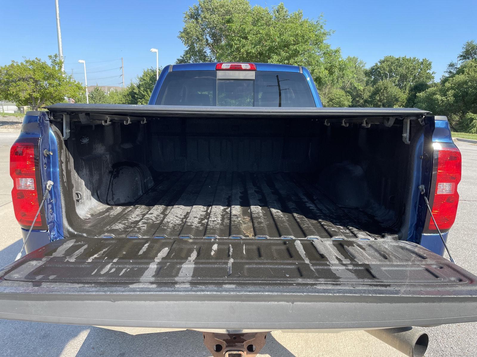 Vehicle photo 37