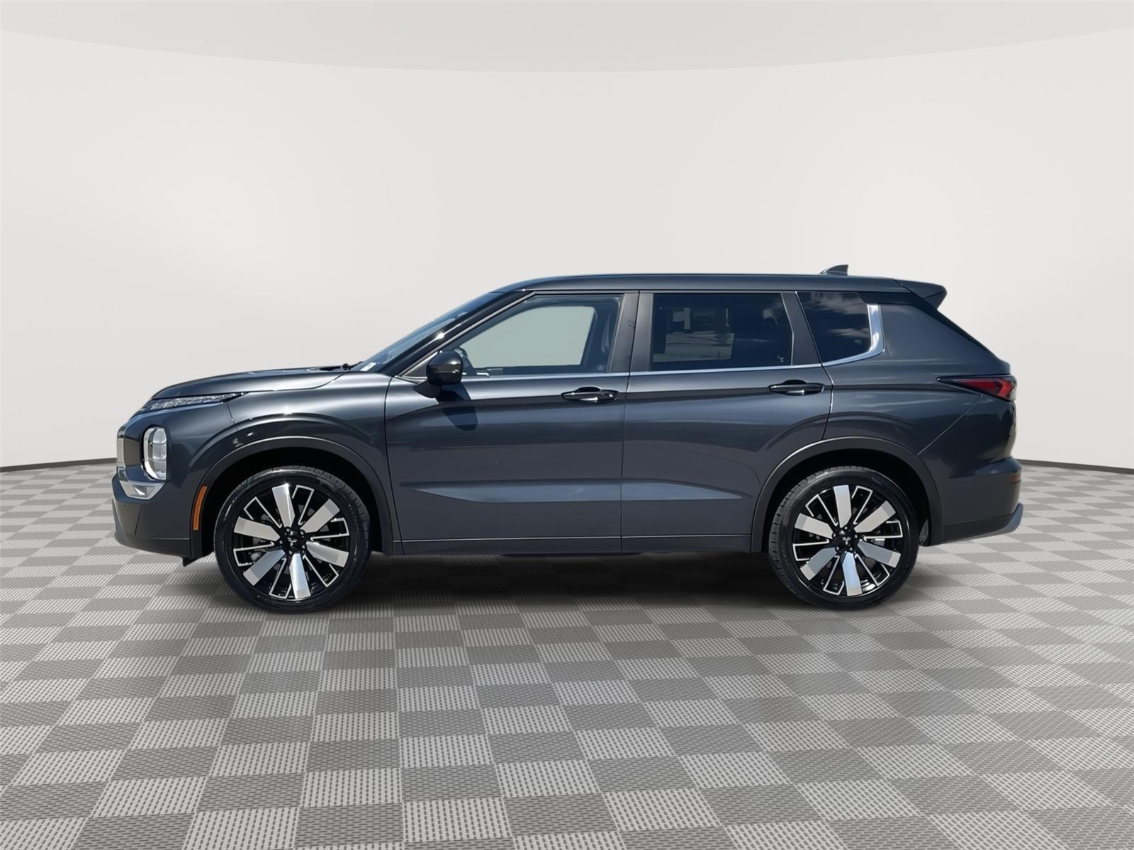 Vehicle photo 2