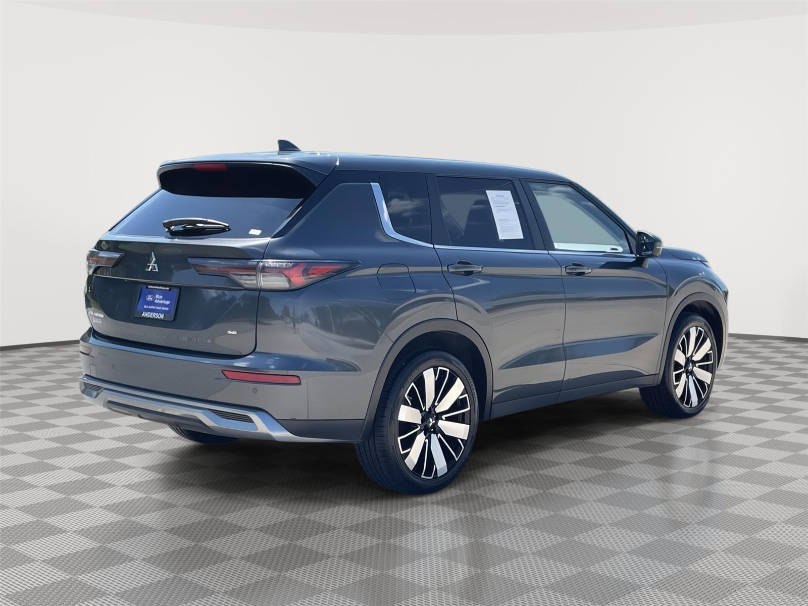 Vehicle photo 7