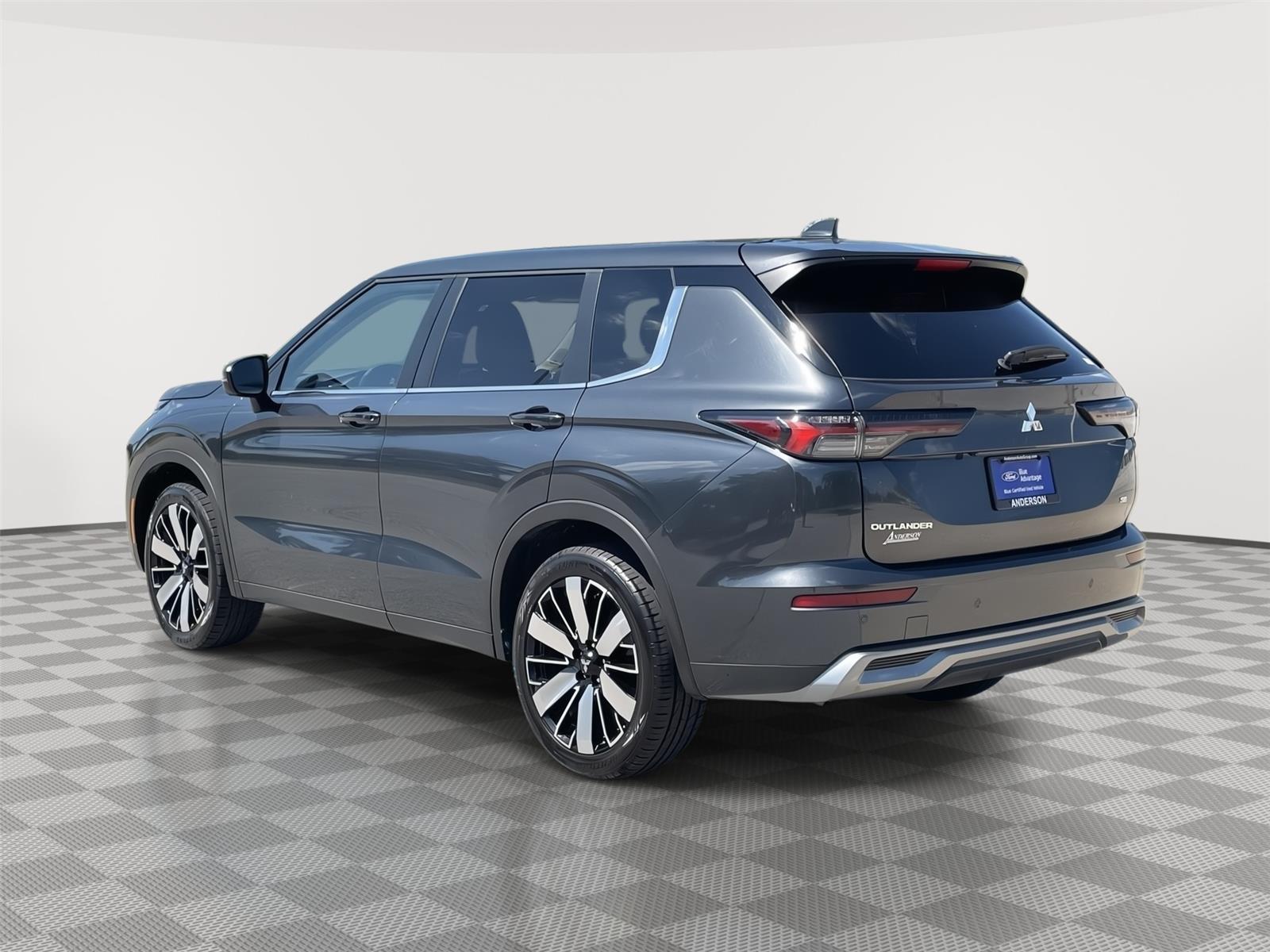 Vehicle photo 9
