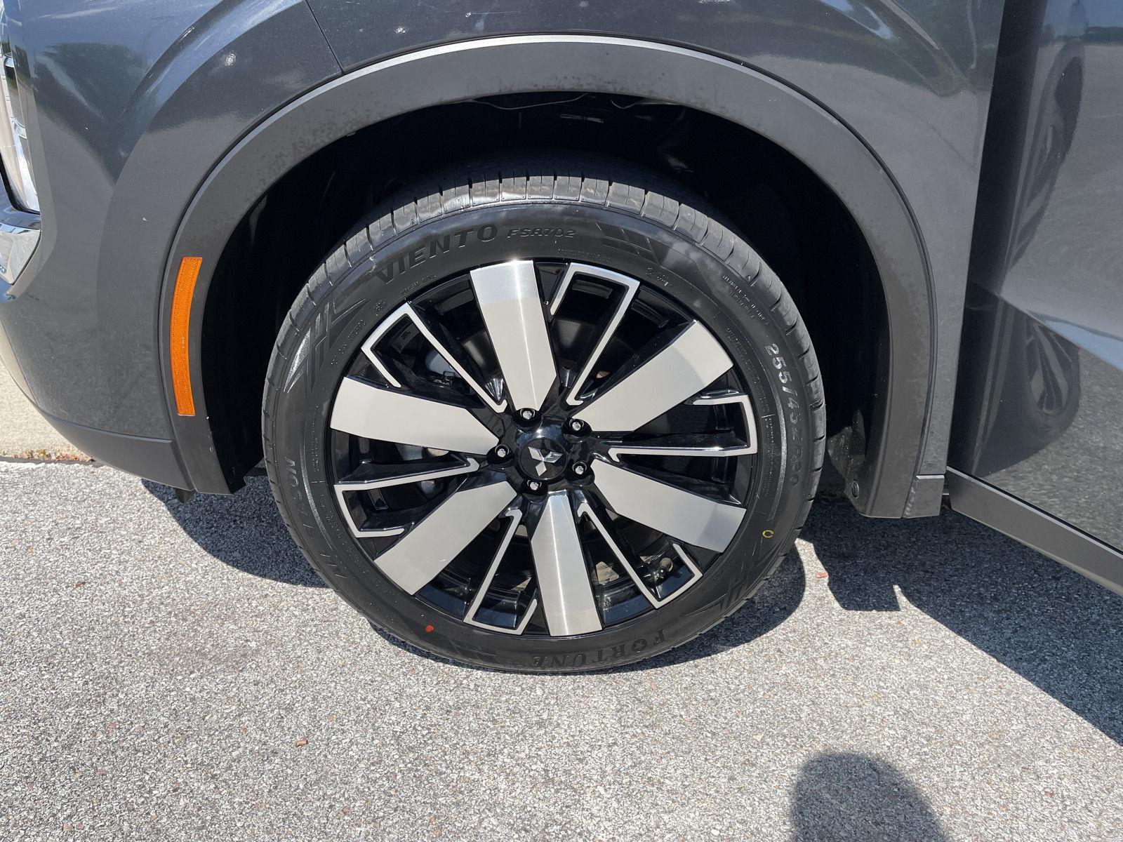 Vehicle photo 10