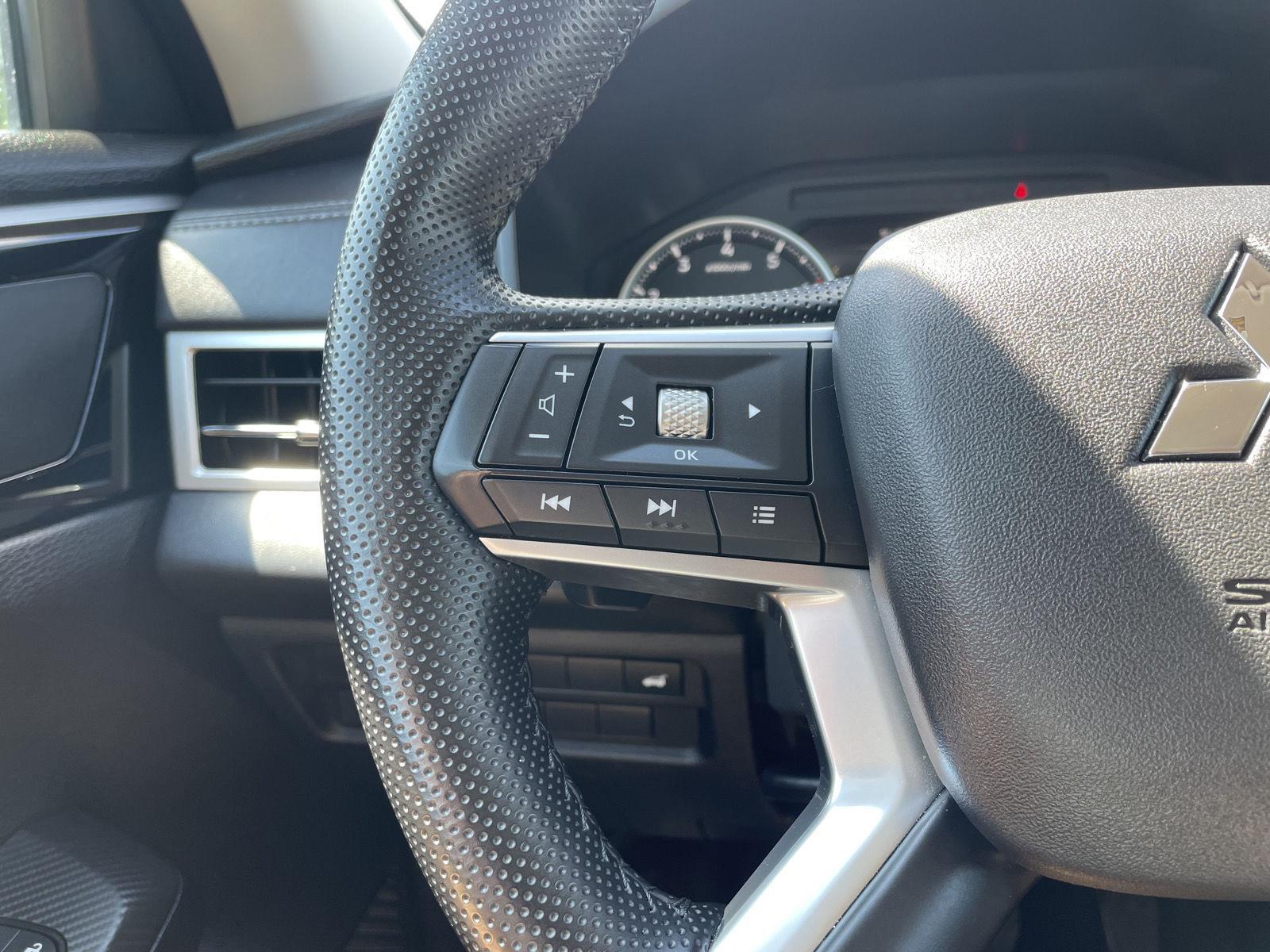 Vehicle photo 13