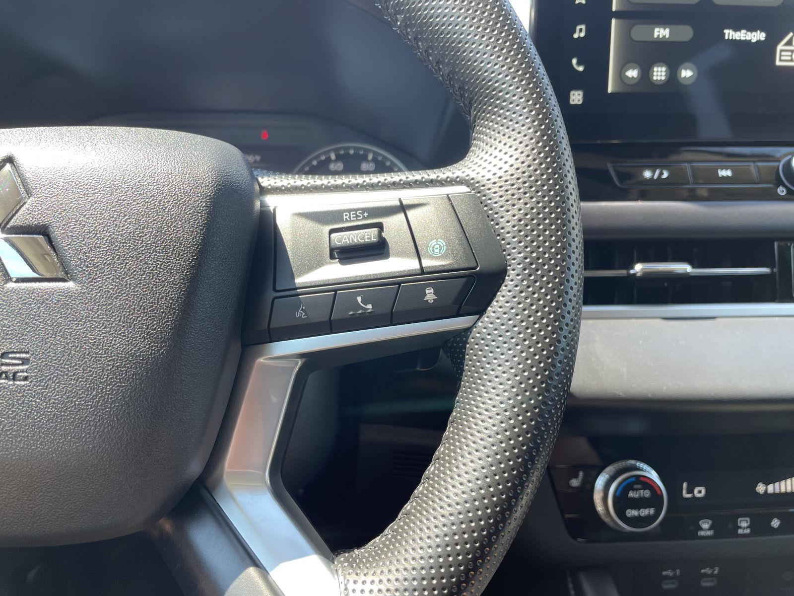 Vehicle photo 14