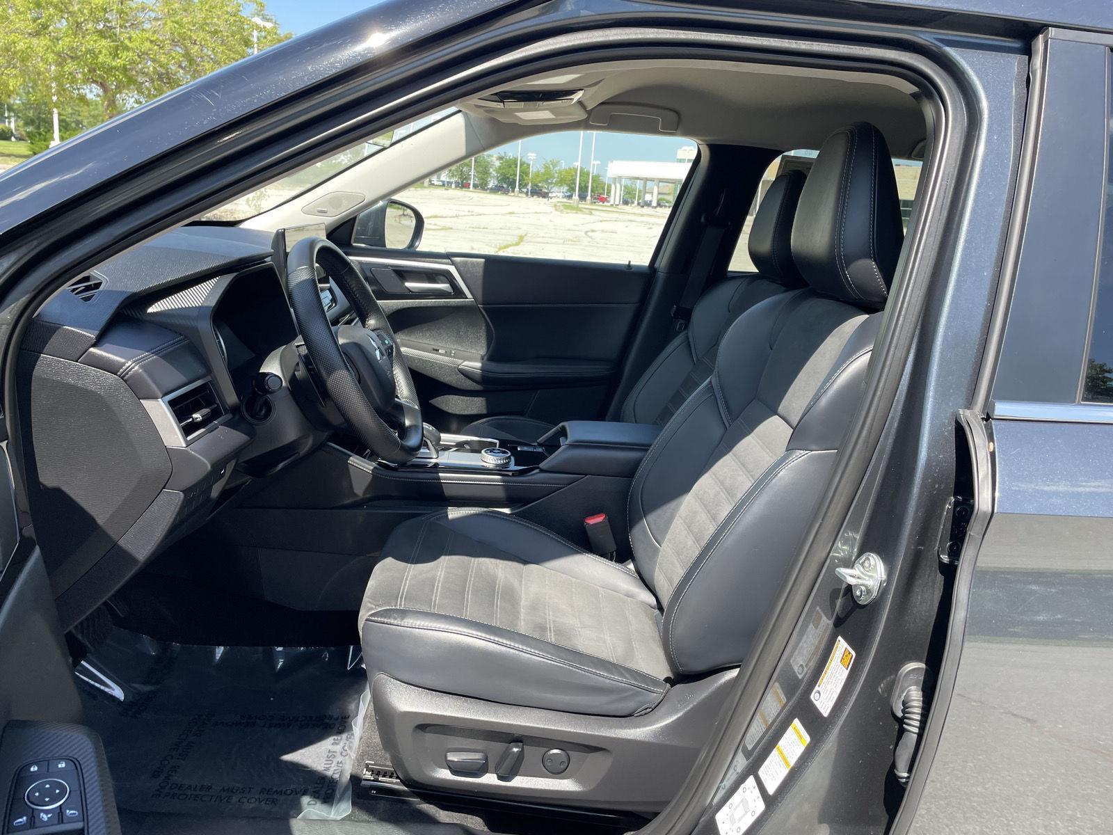 Vehicle photo 17