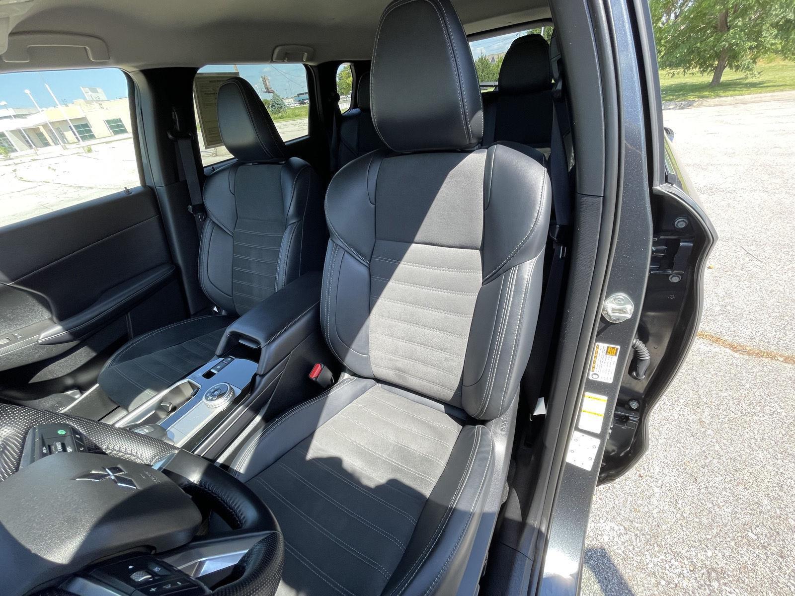 Vehicle photo 18