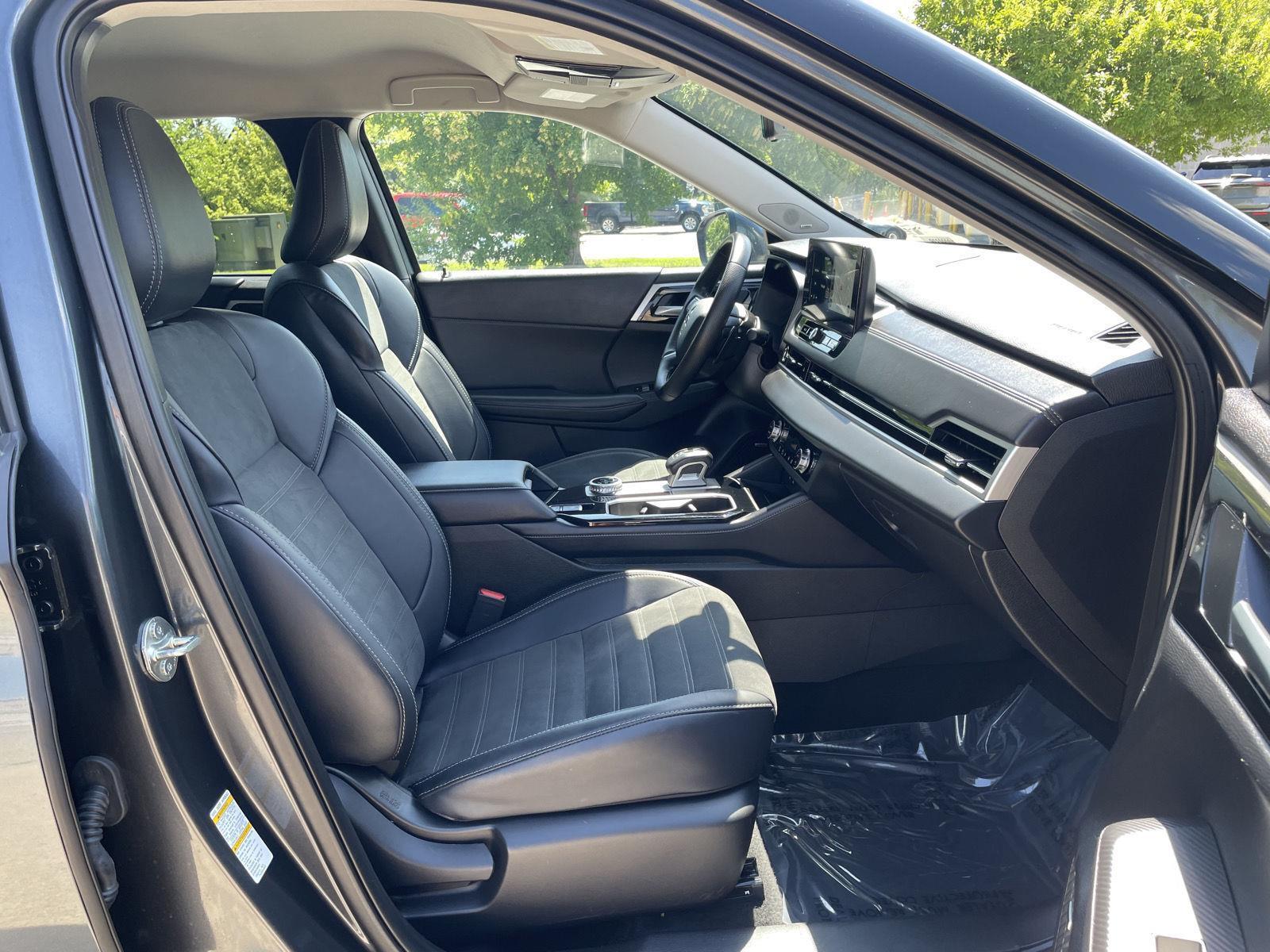 Vehicle photo 19
