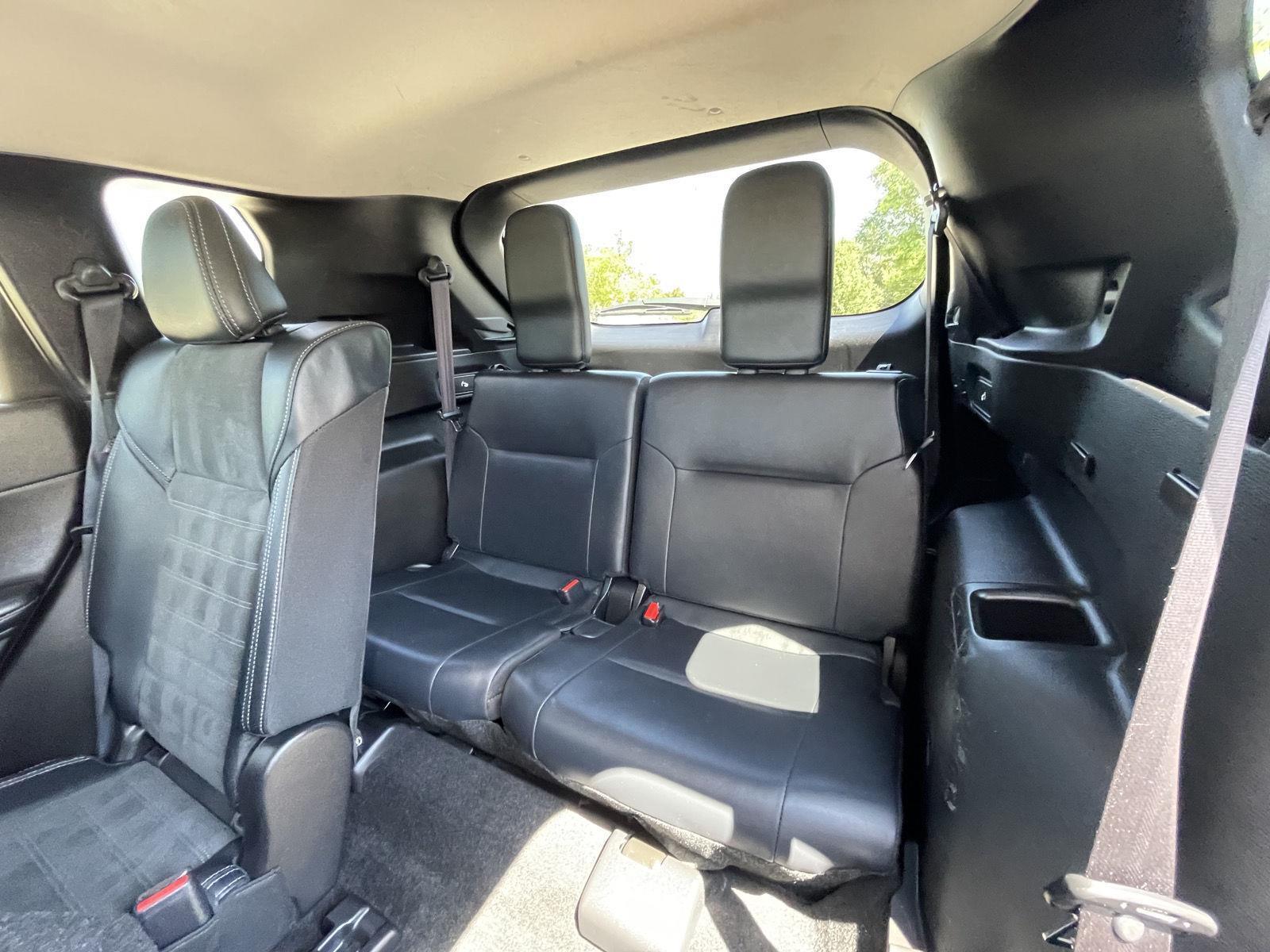 Vehicle photo 21