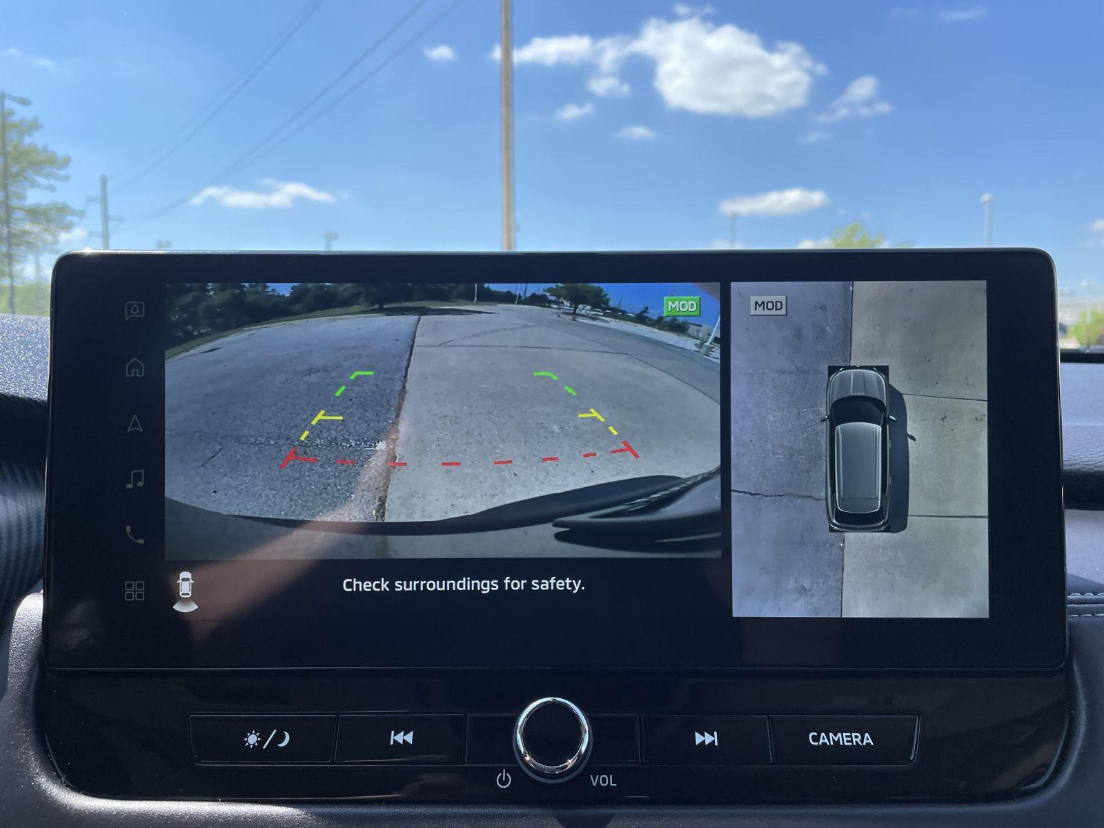 Vehicle photo 24