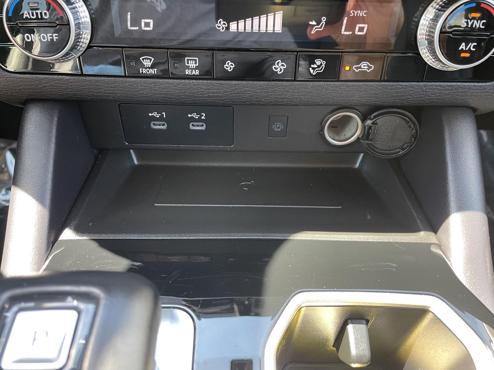 Vehicle photo 30