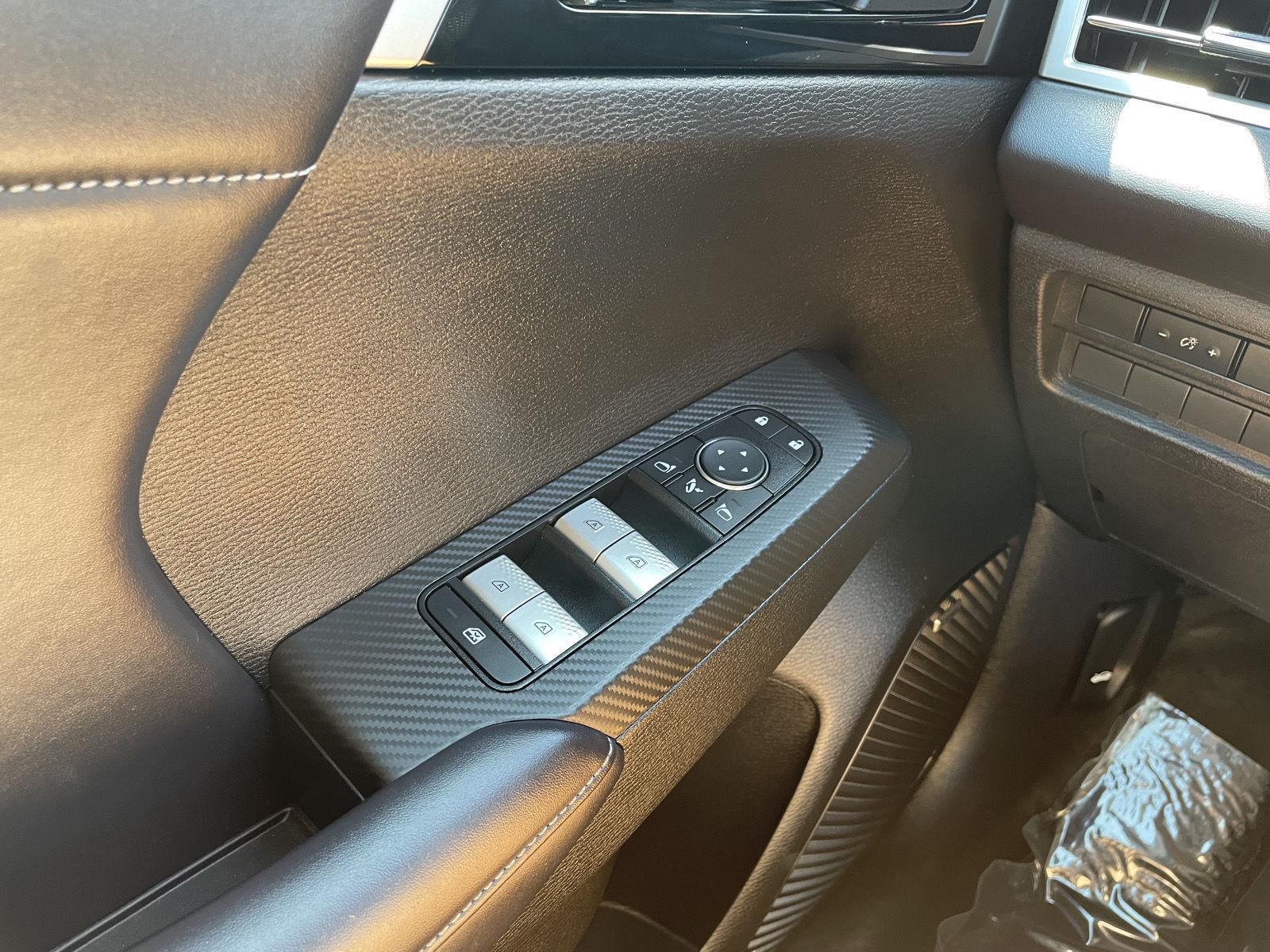 Vehicle photo 31