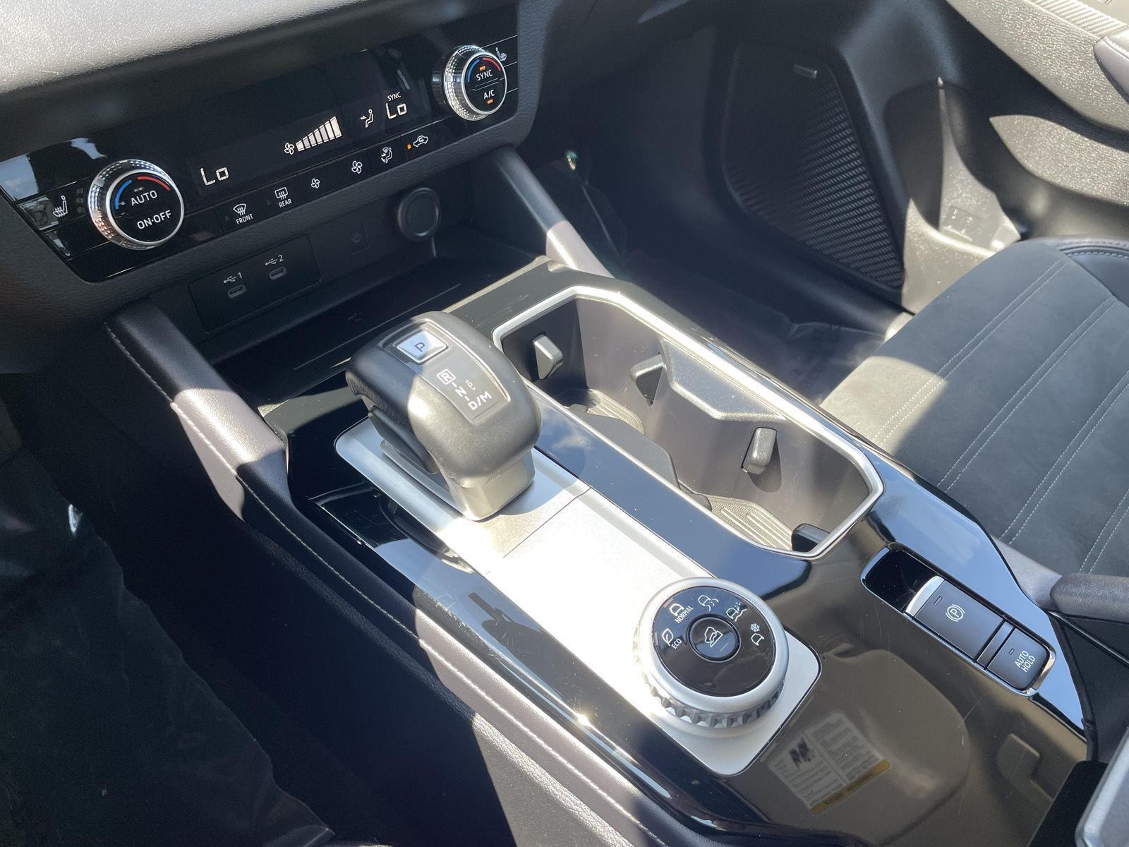 Vehicle photo 32