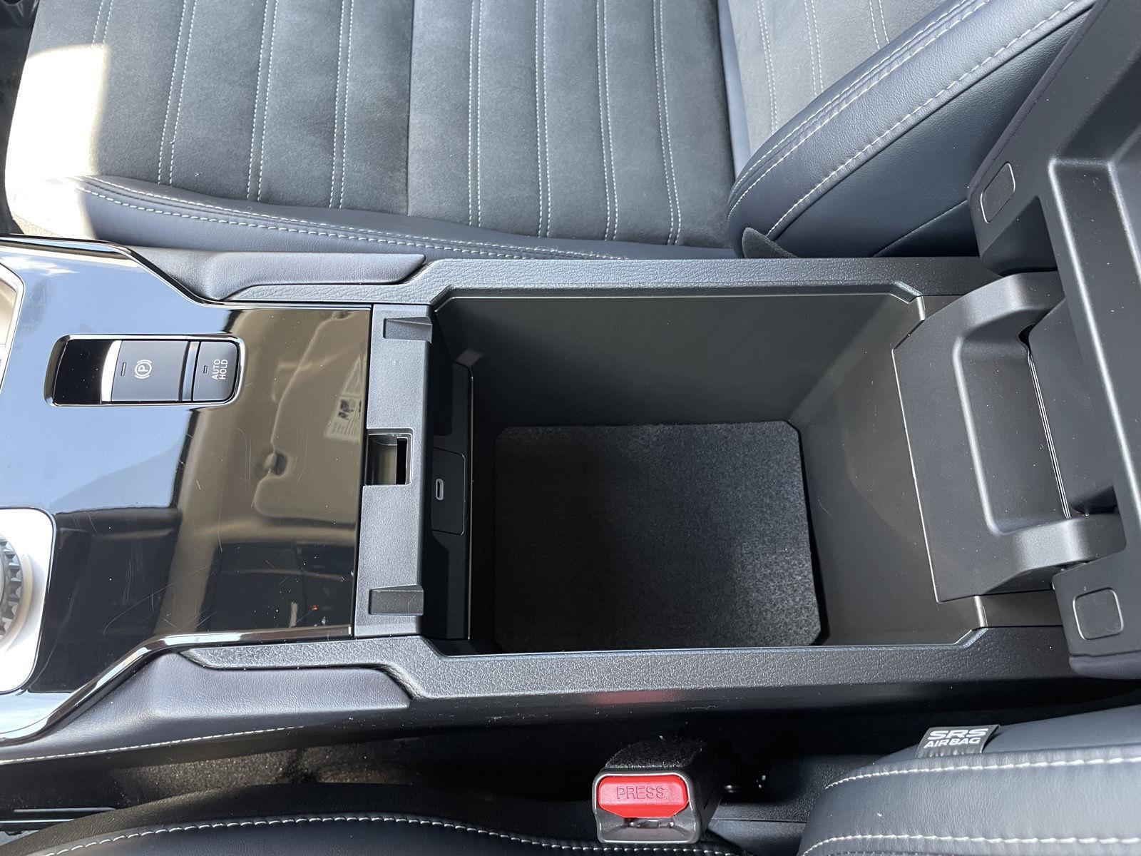 Vehicle photo 33