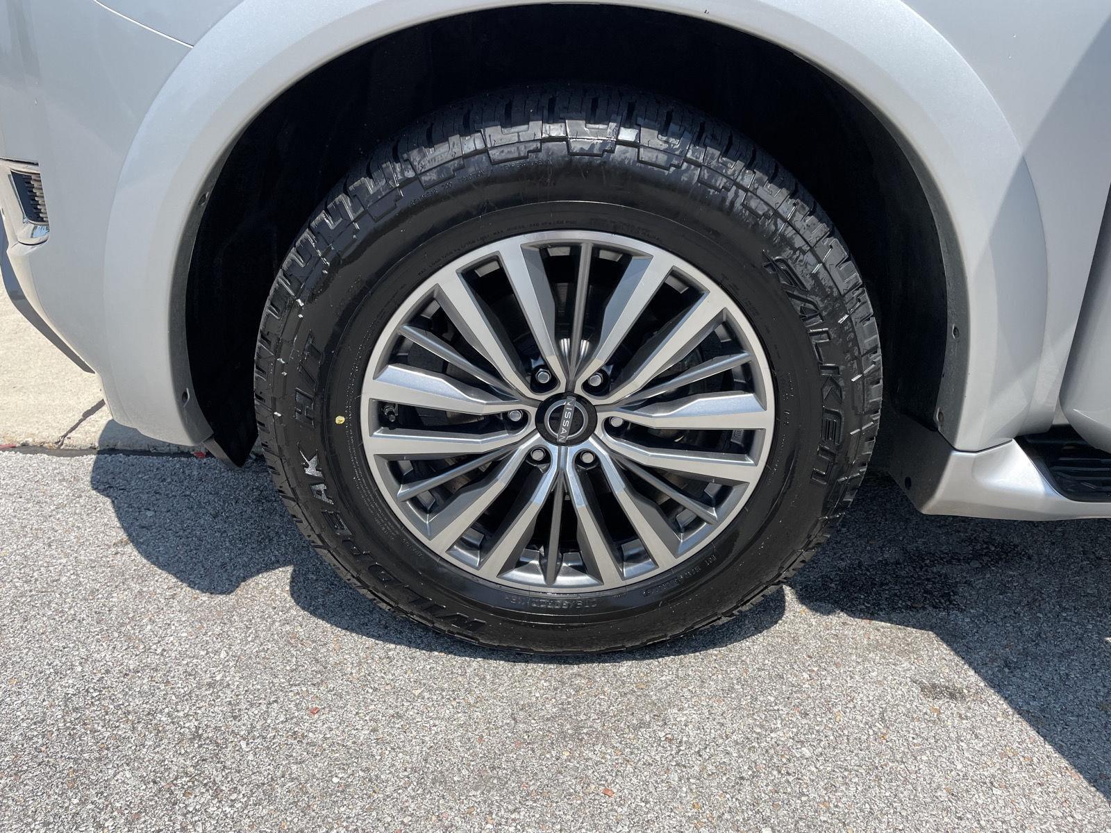 Vehicle photo 10