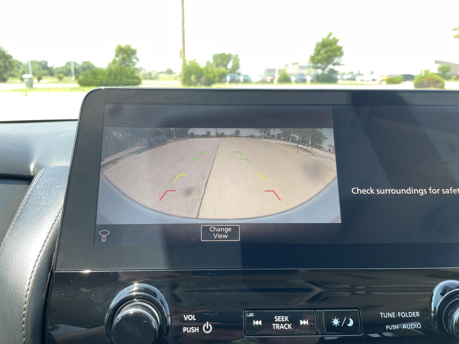 Vehicle photo 25