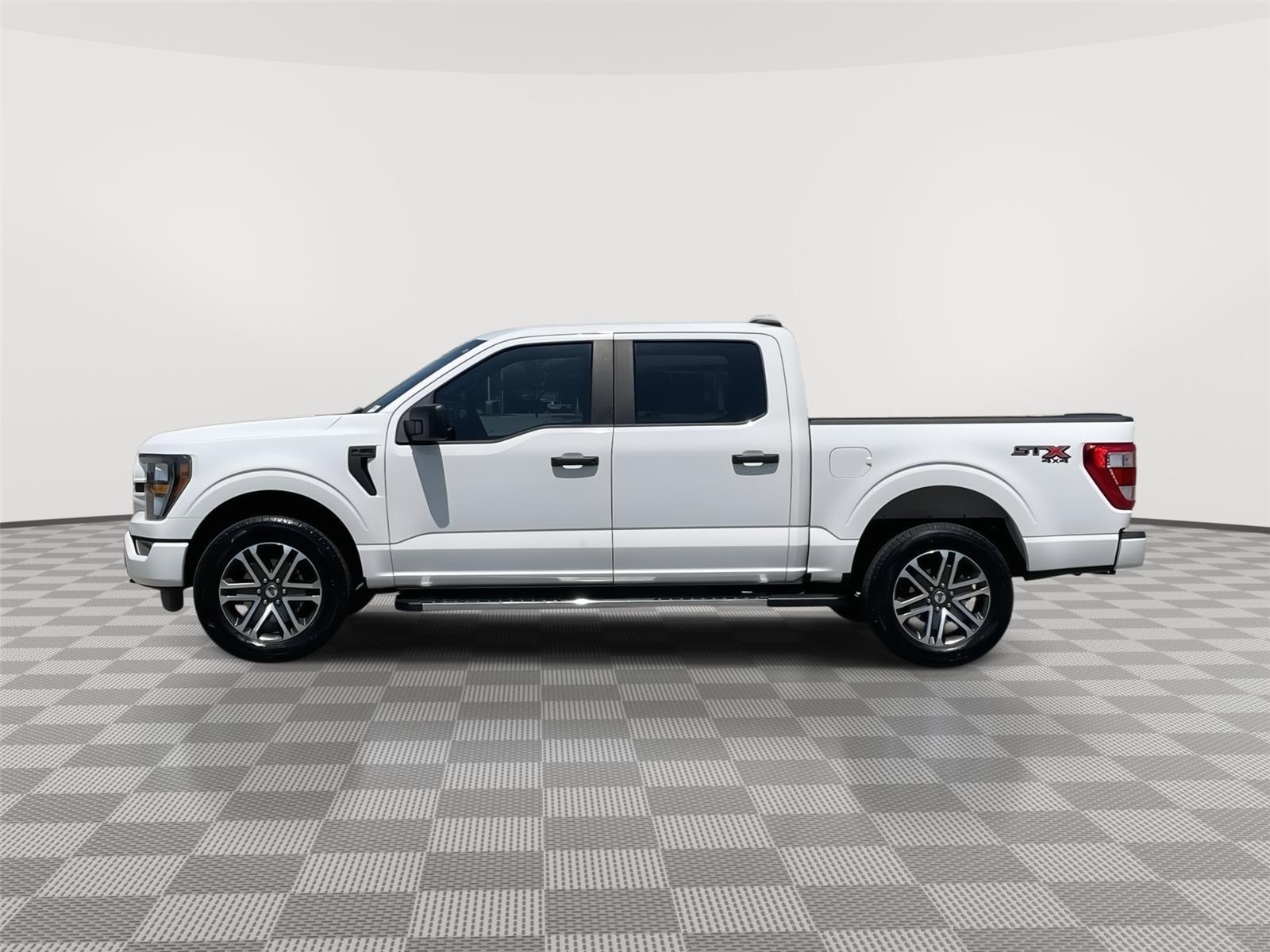 Vehicle photo 2