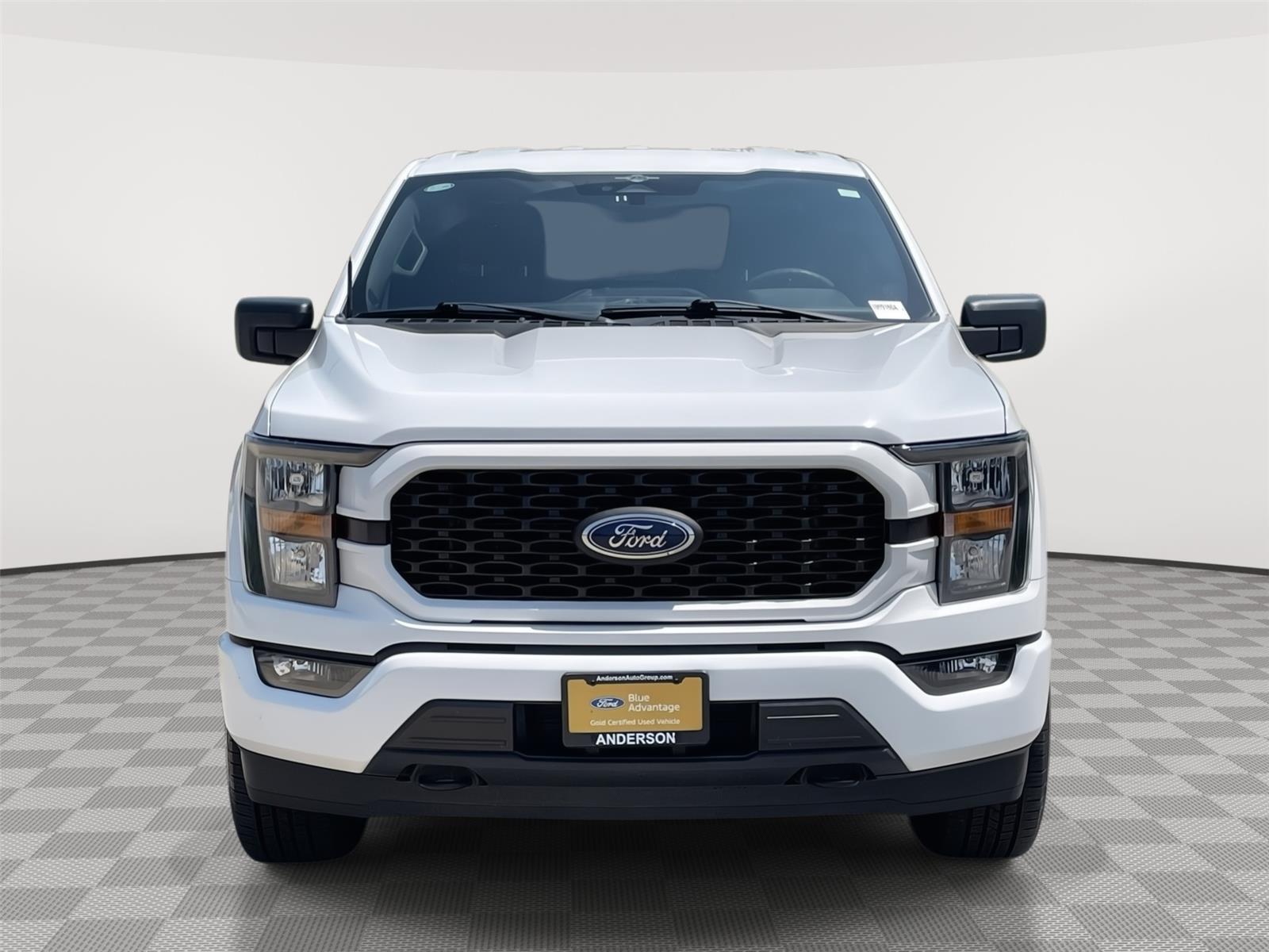 Vehicle photo 4