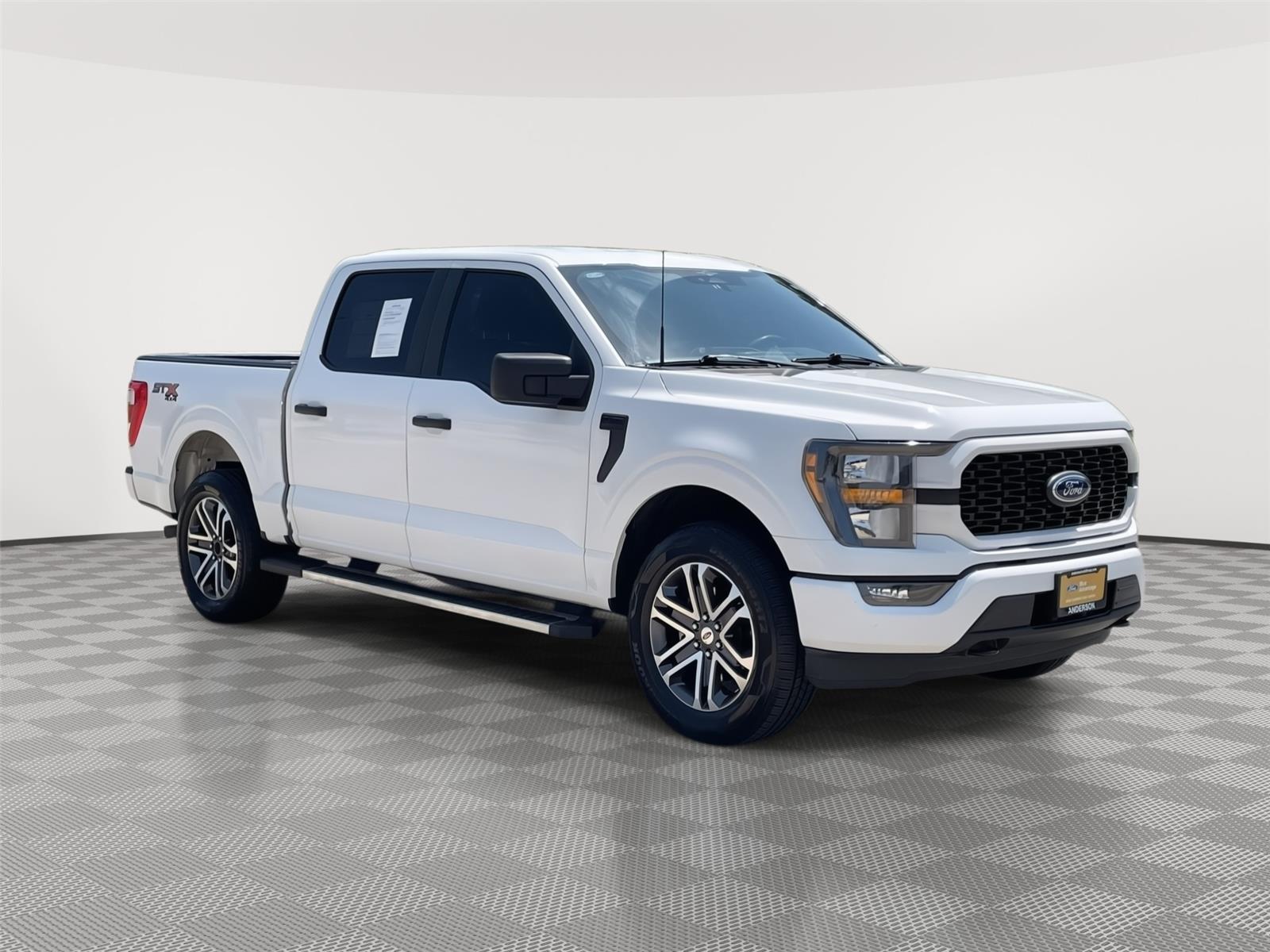 Vehicle photo 5