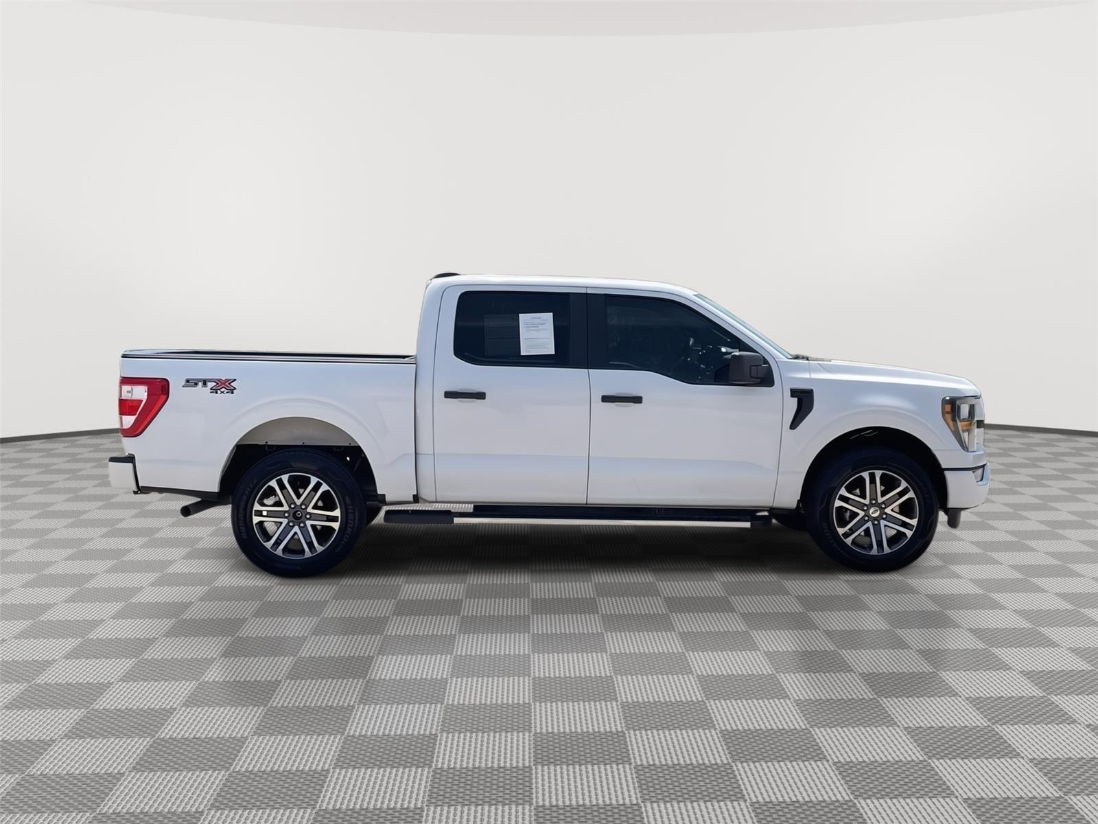 Vehicle photo 6