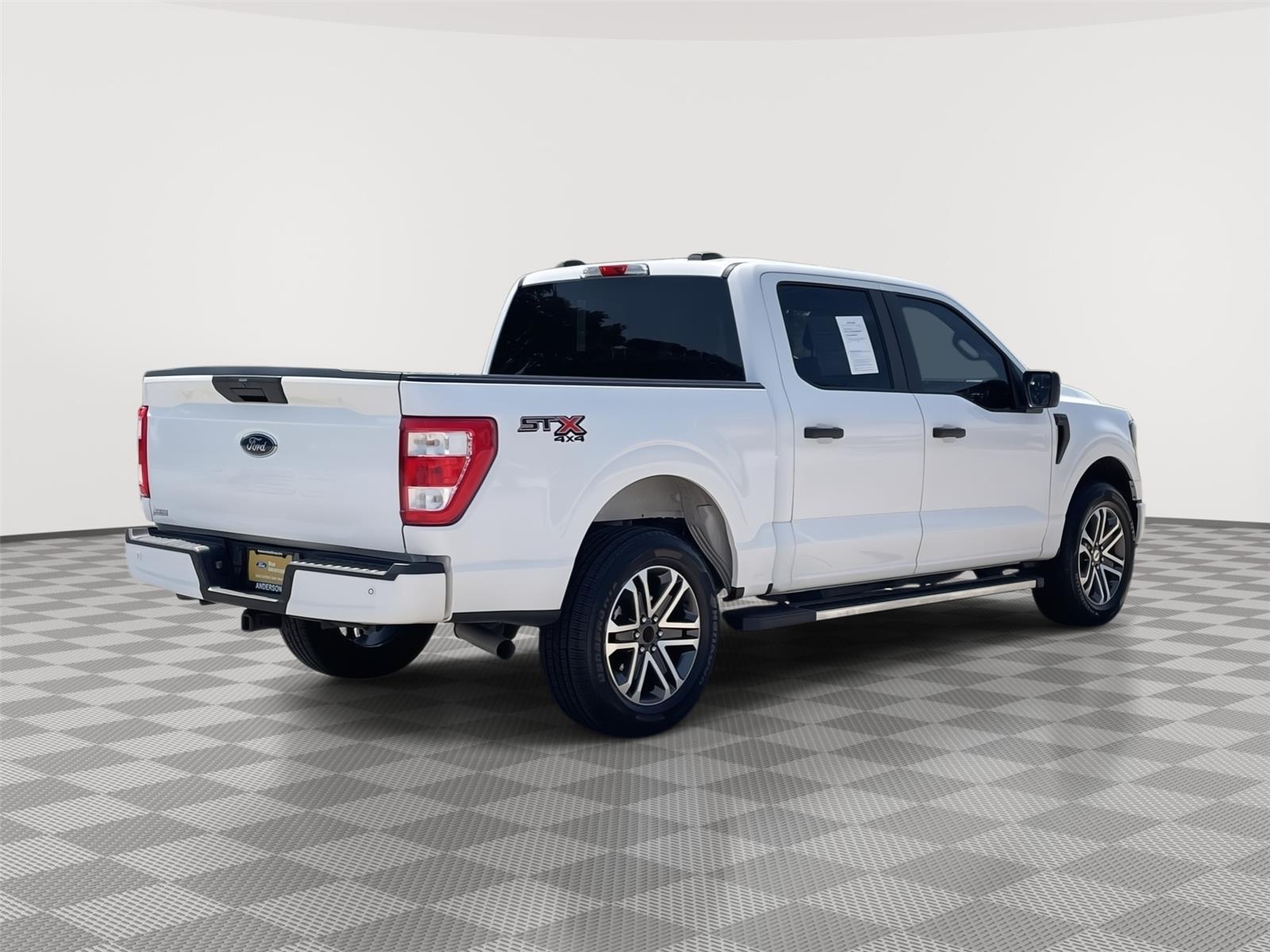 Vehicle photo 7