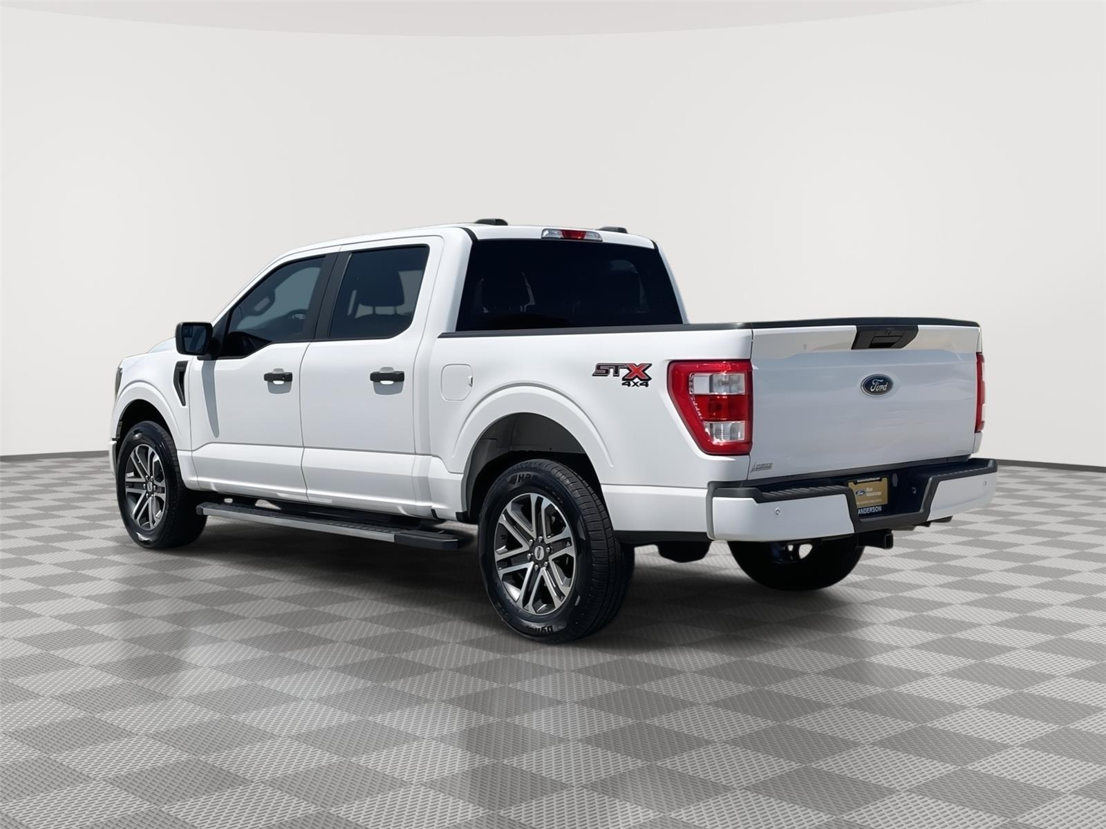 Vehicle photo 9