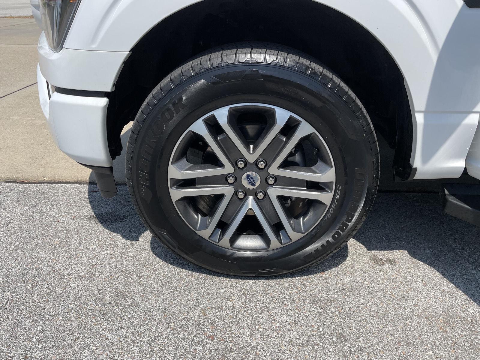 Vehicle photo 10