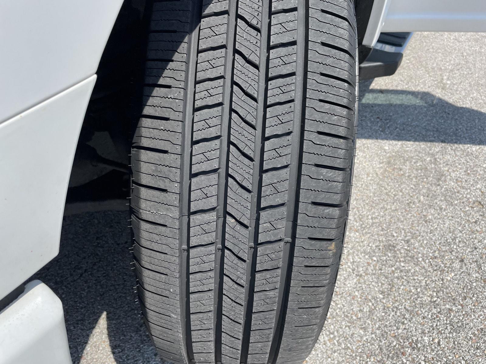 Vehicle photo 11