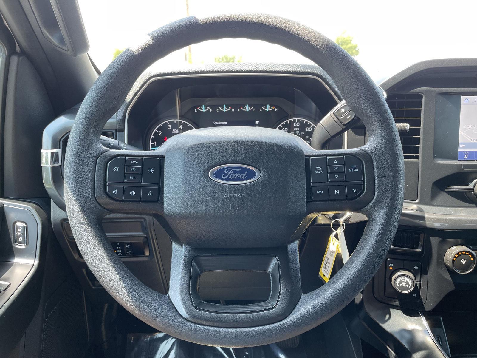 Vehicle photo 12
