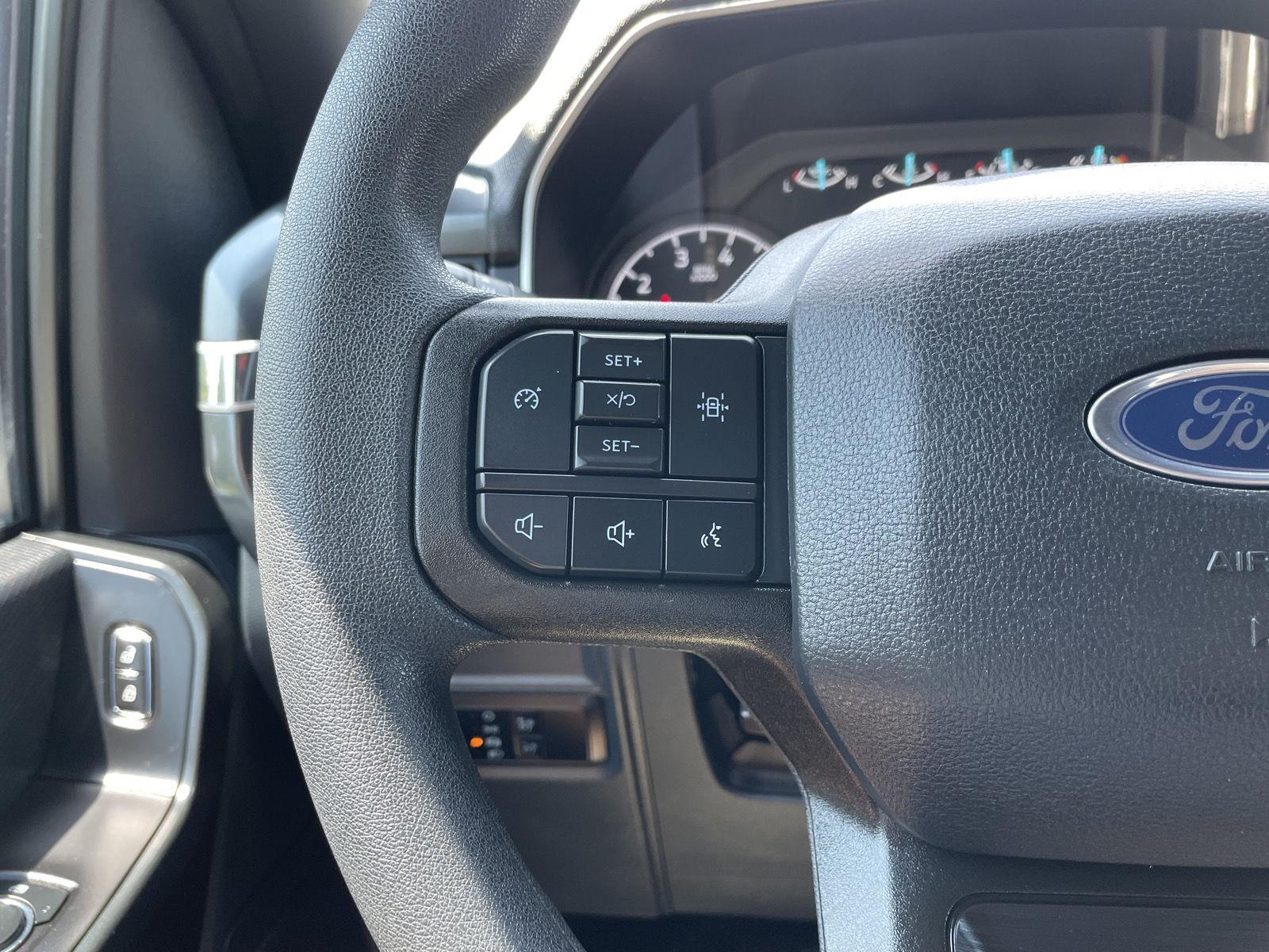 Vehicle photo 13
