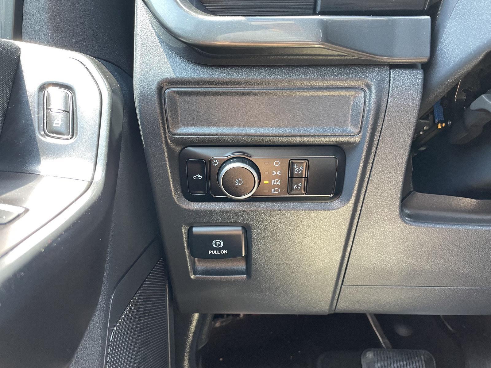 Vehicle photo 16