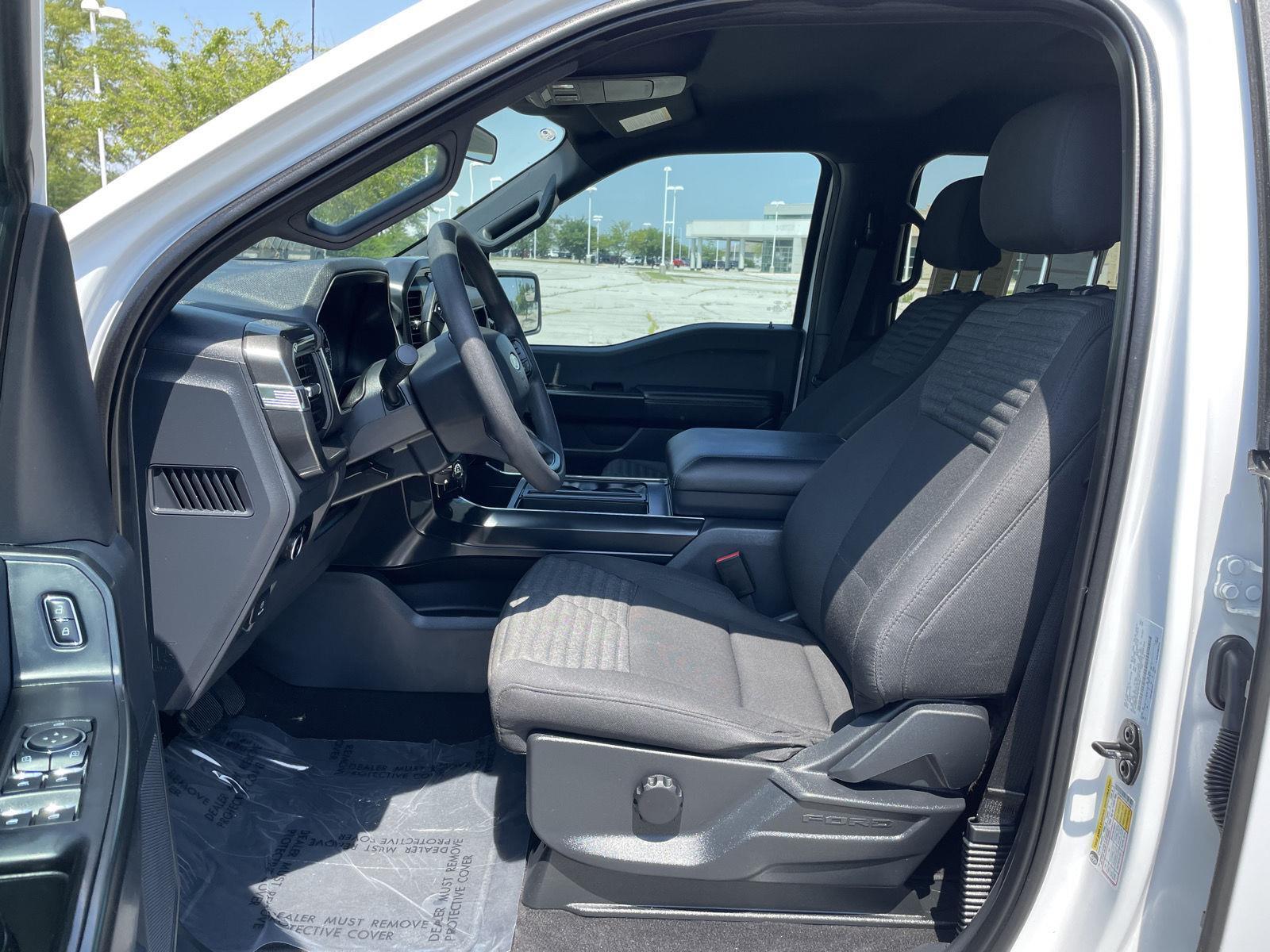 Vehicle photo 17