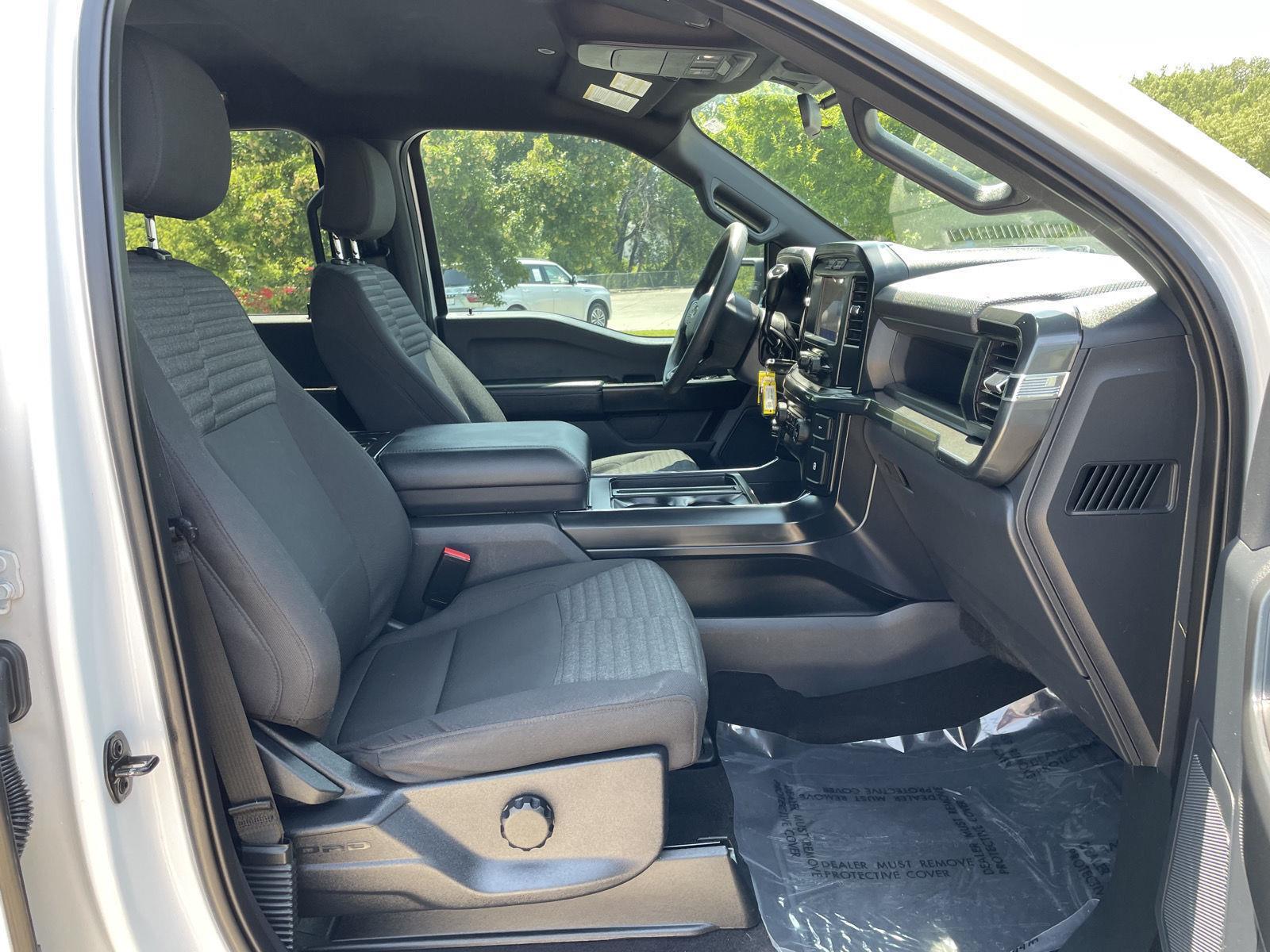 Vehicle photo 19