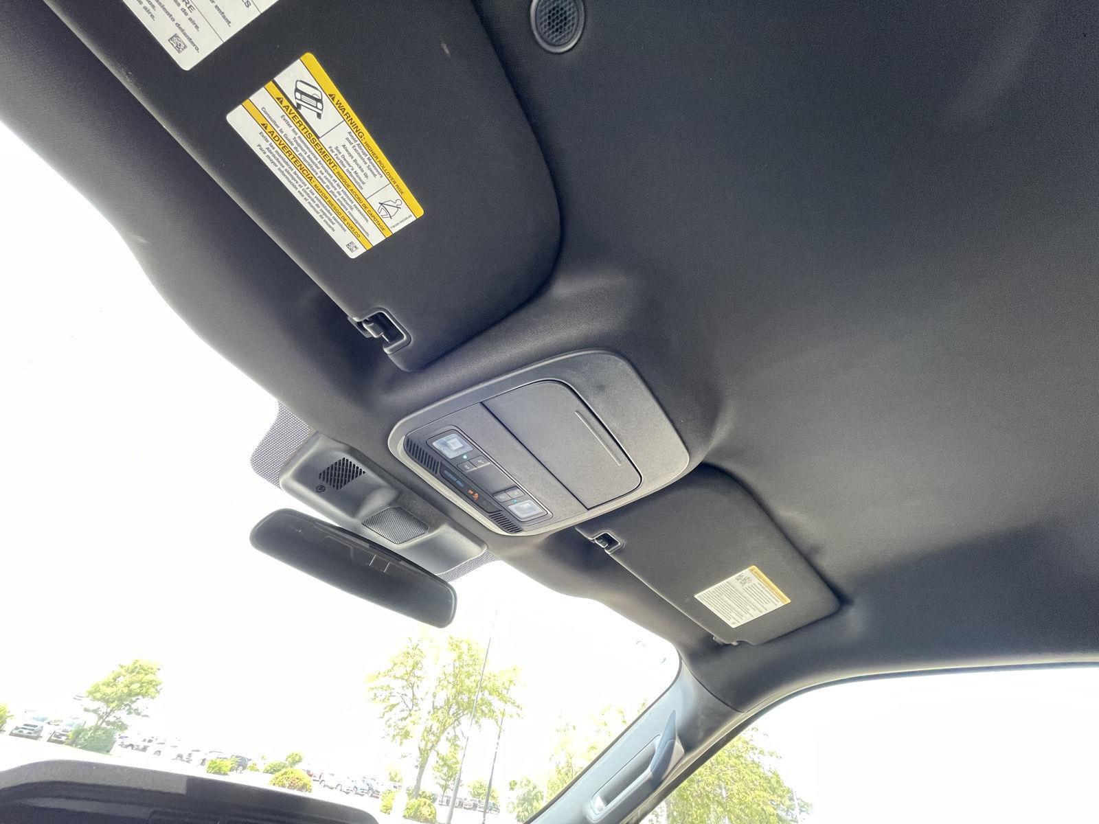 Vehicle photo 21