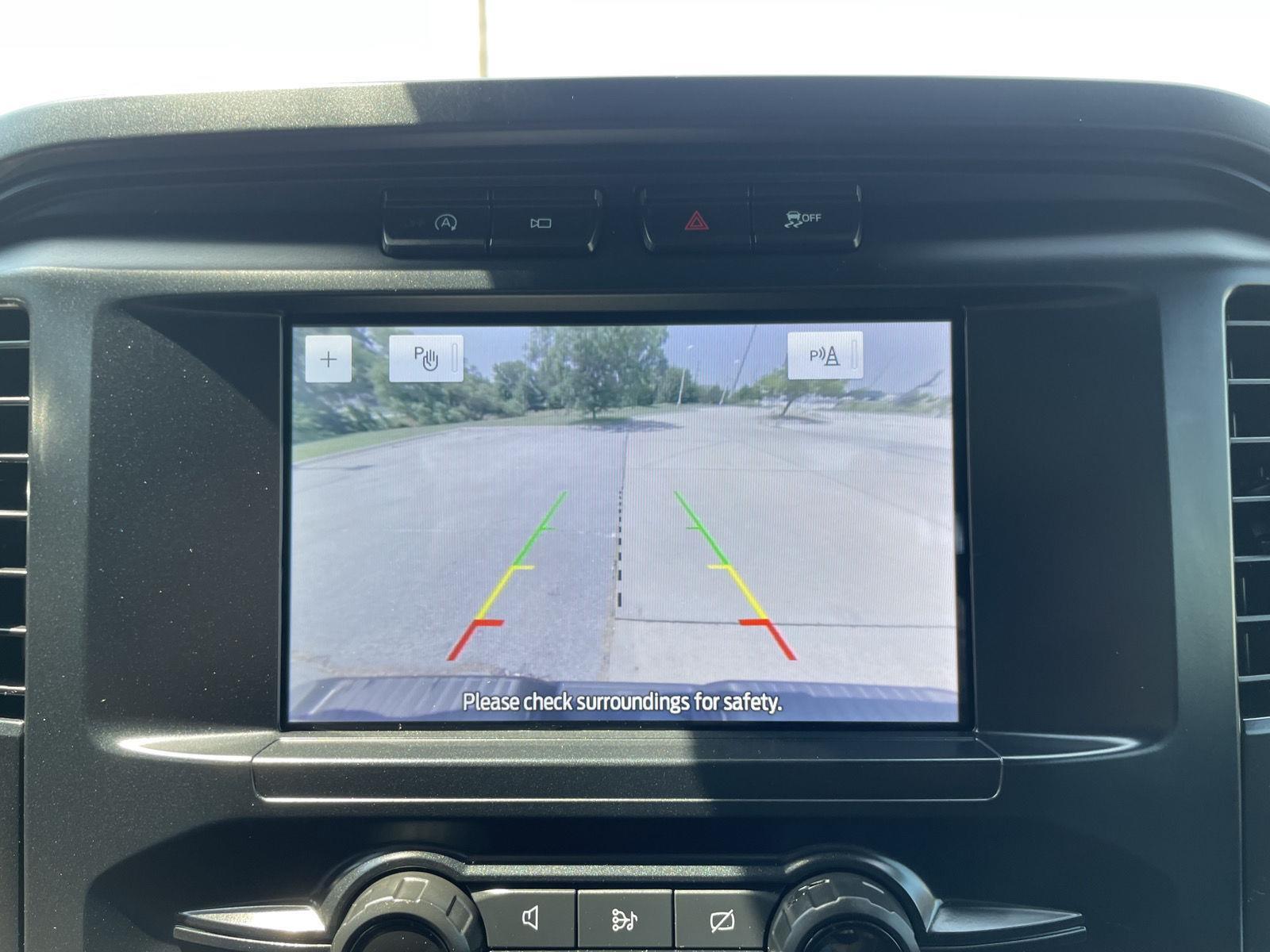 Vehicle photo 23