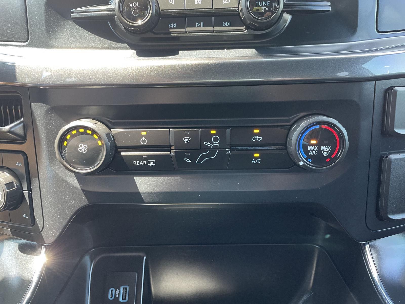 Vehicle photo 26