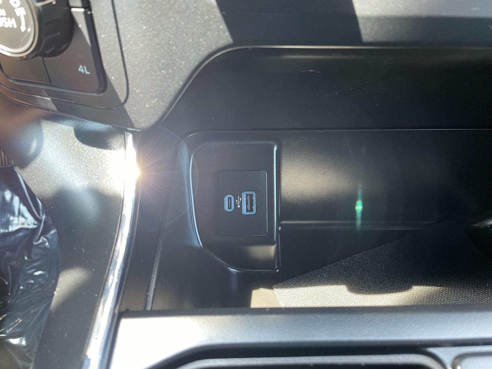 Vehicle photo 27