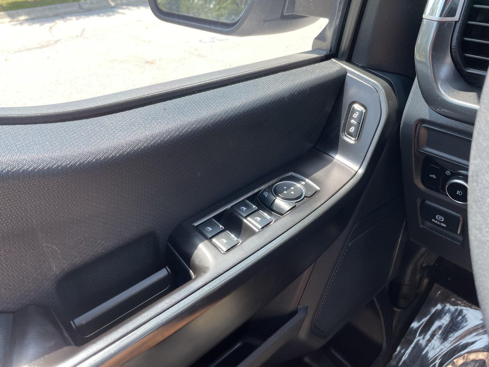 Vehicle photo 30
