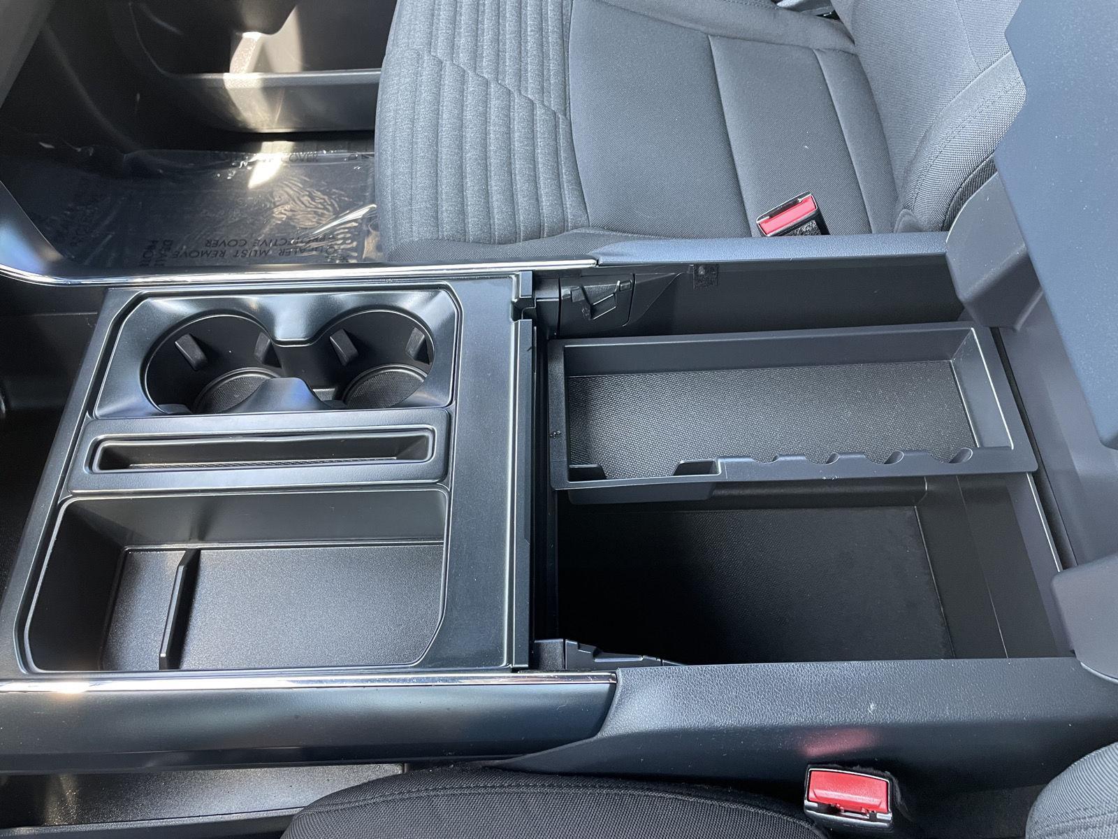 Vehicle photo 32