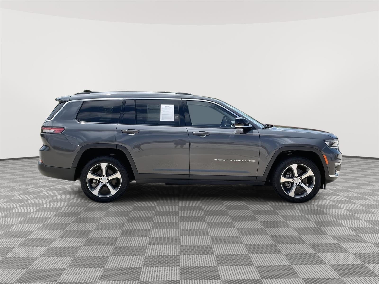 Vehicle photo 6