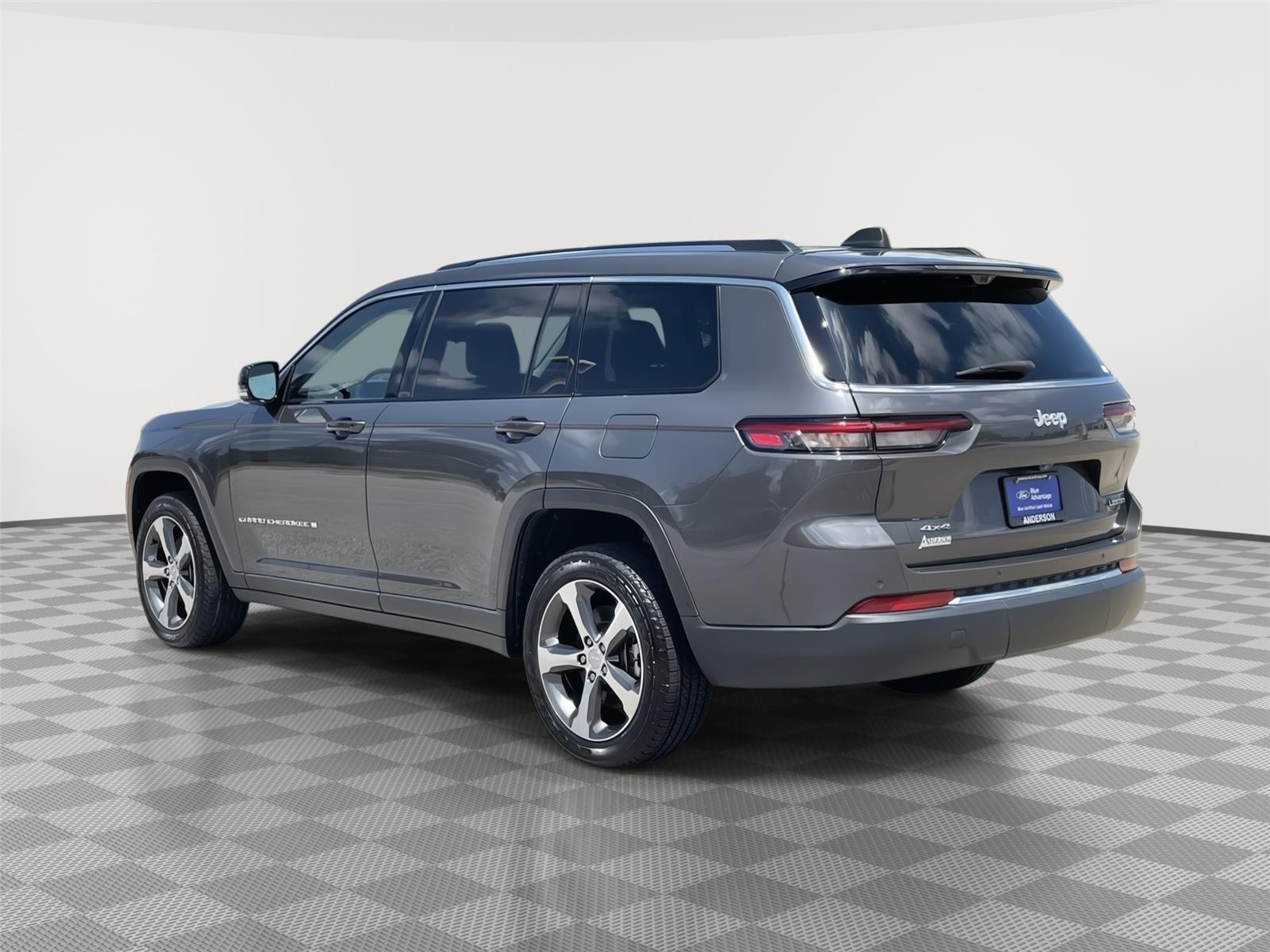 Vehicle photo 9