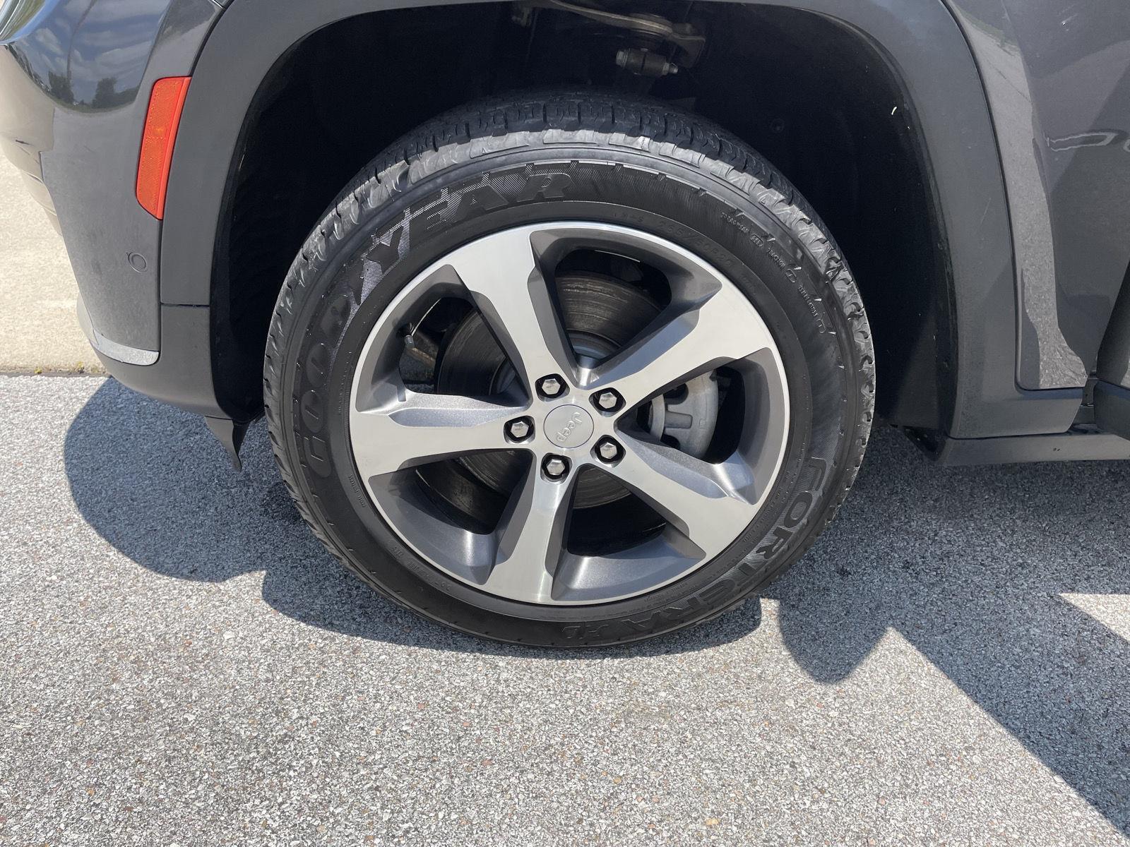 Vehicle photo 10