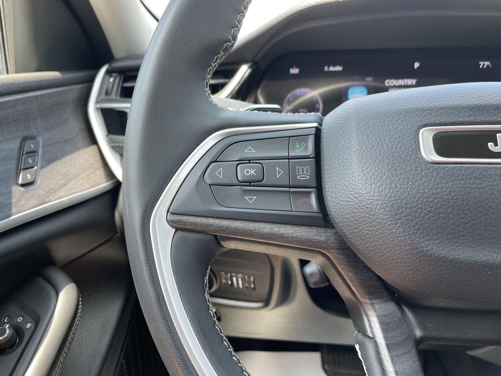 Vehicle photo 13