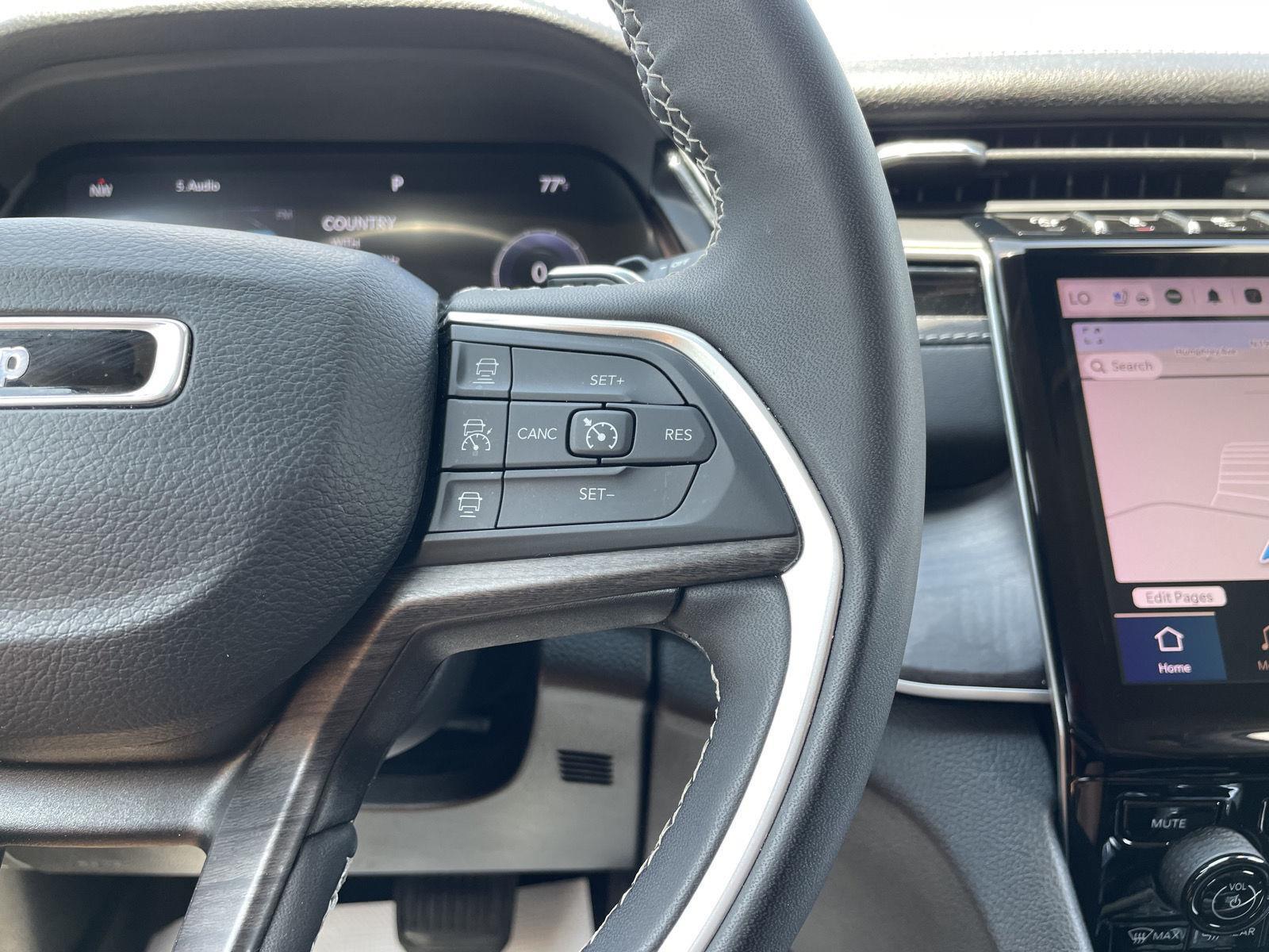Vehicle photo 14