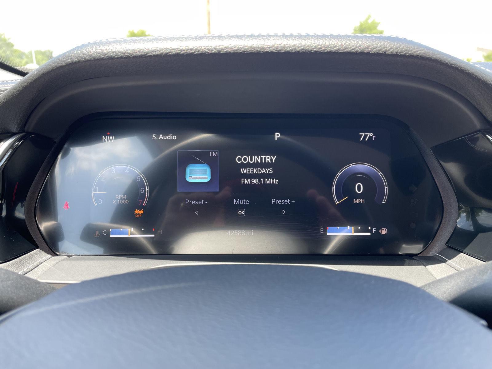 Vehicle photo 15