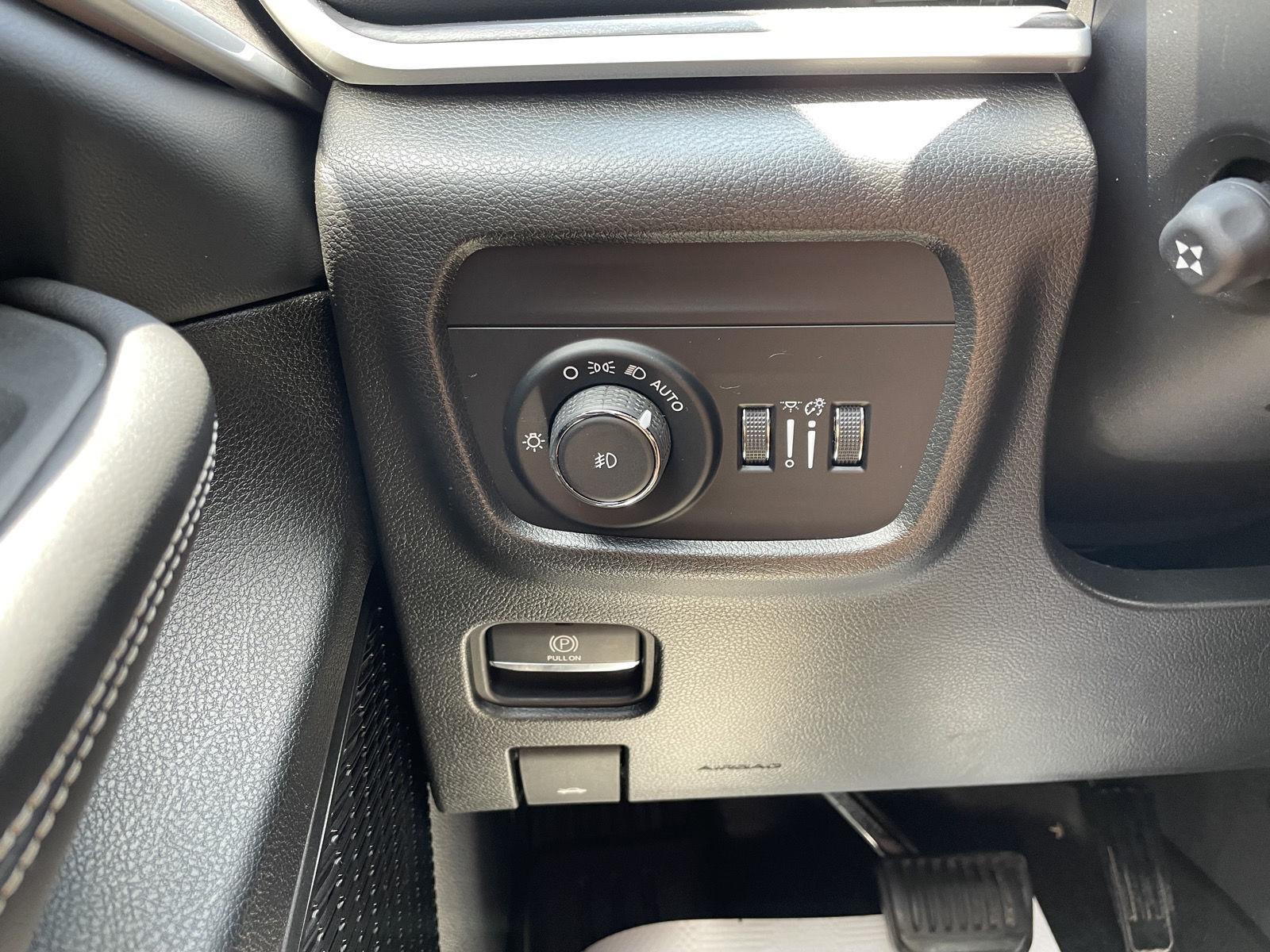 Vehicle photo 16