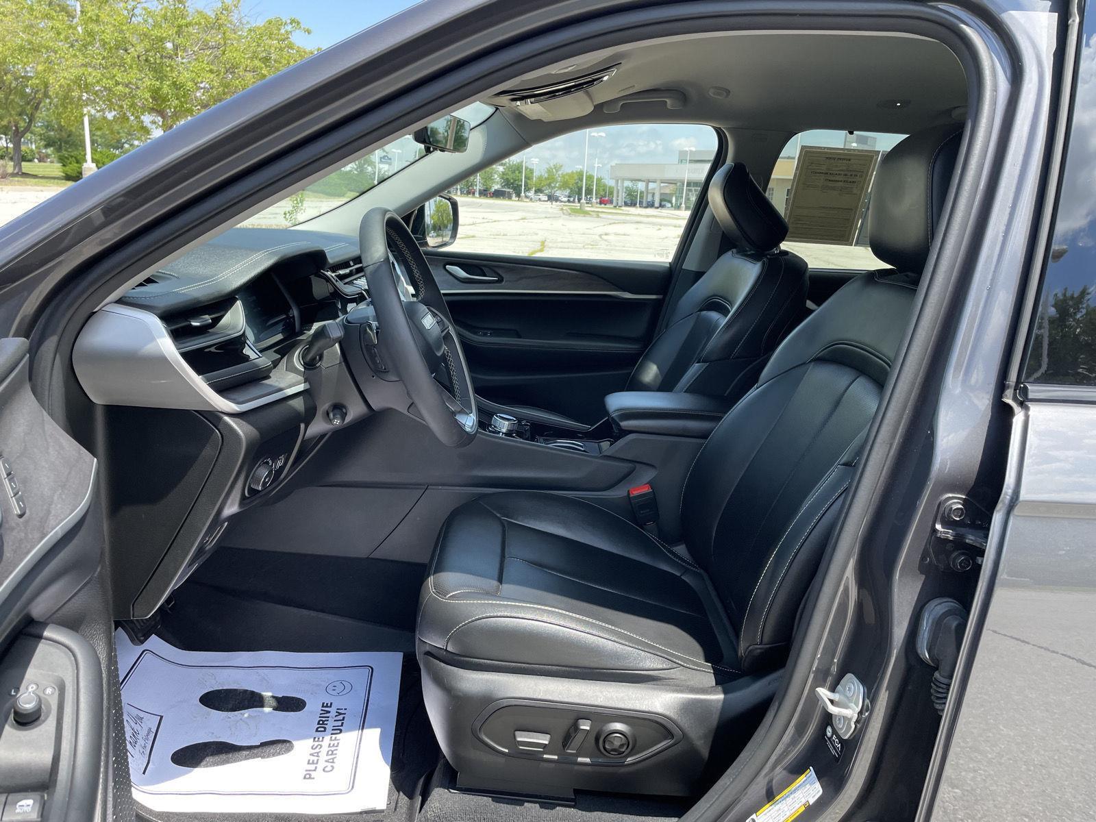 Vehicle photo 17