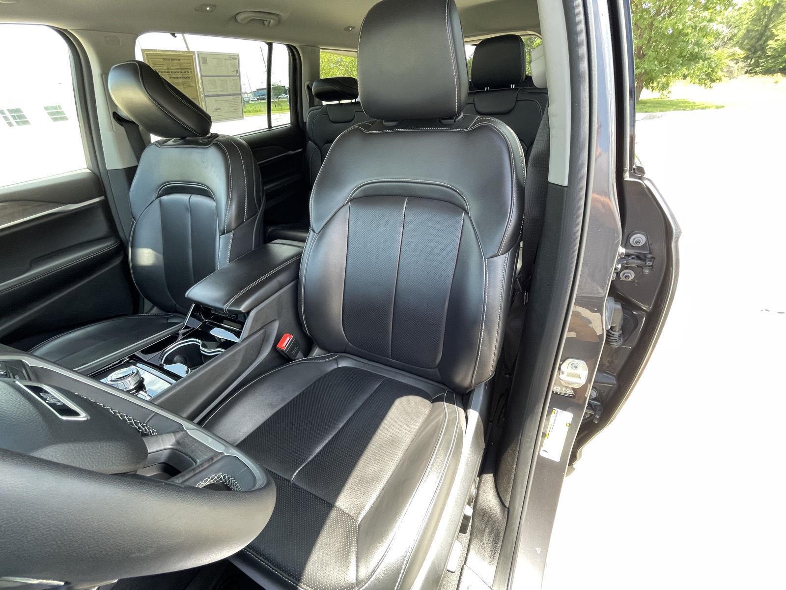 Vehicle photo 18