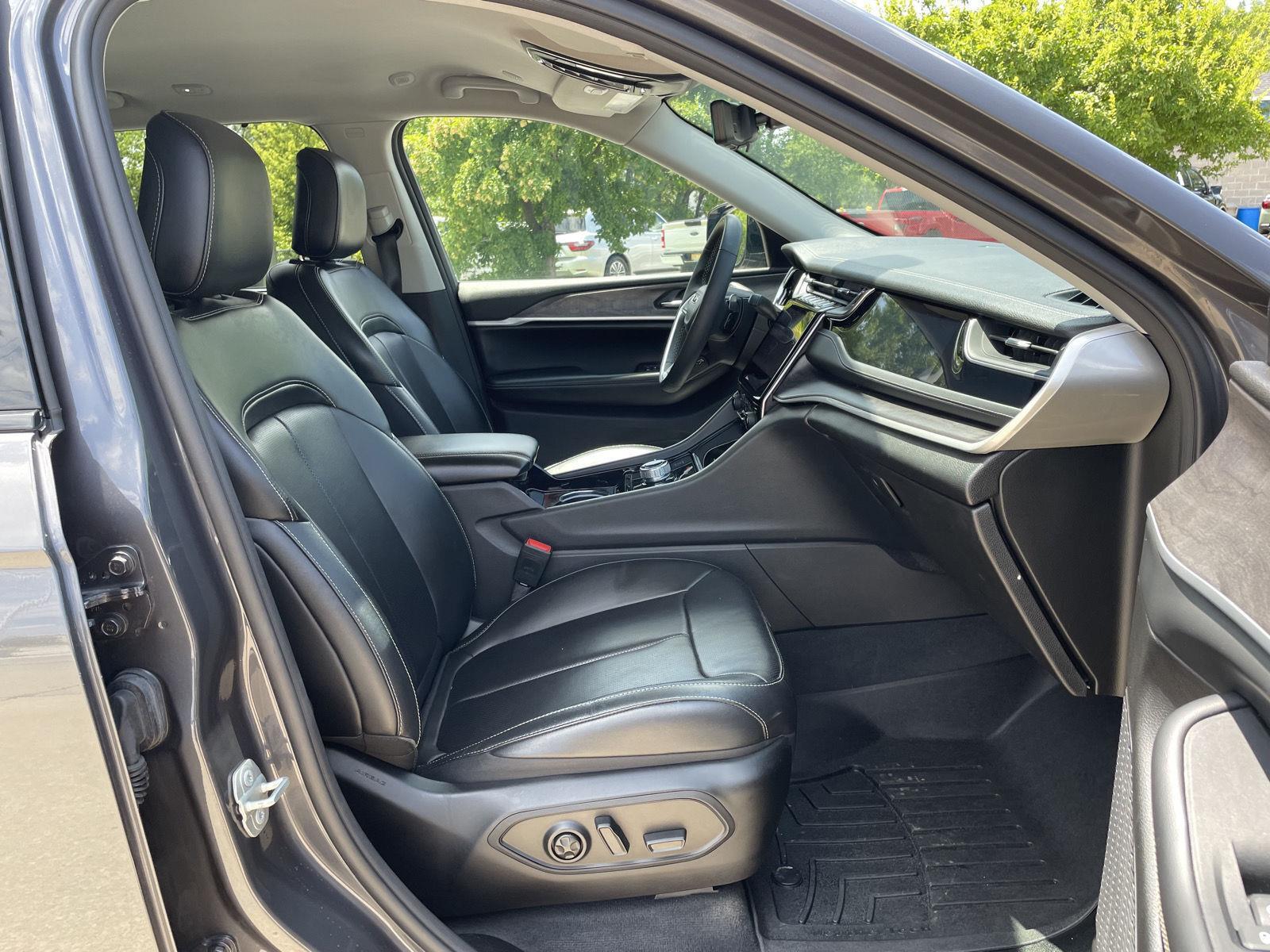 Vehicle photo 19