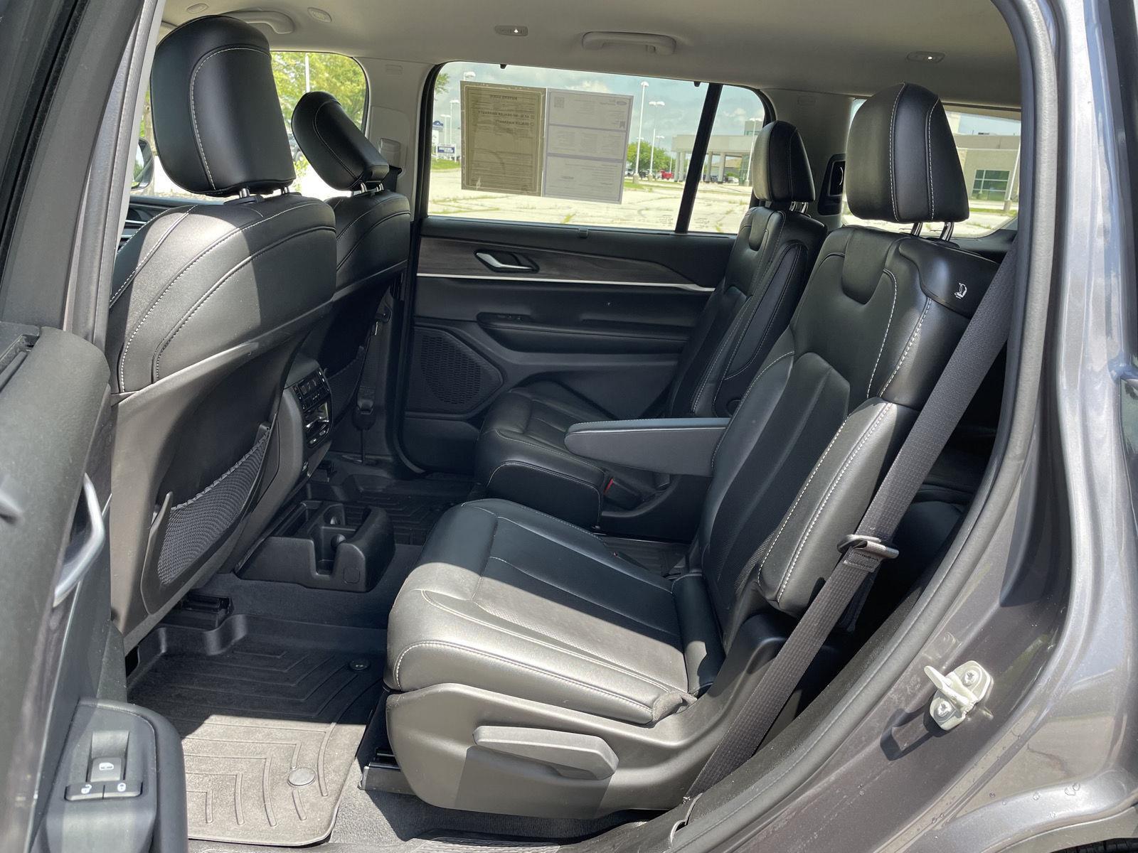 Vehicle photo 21